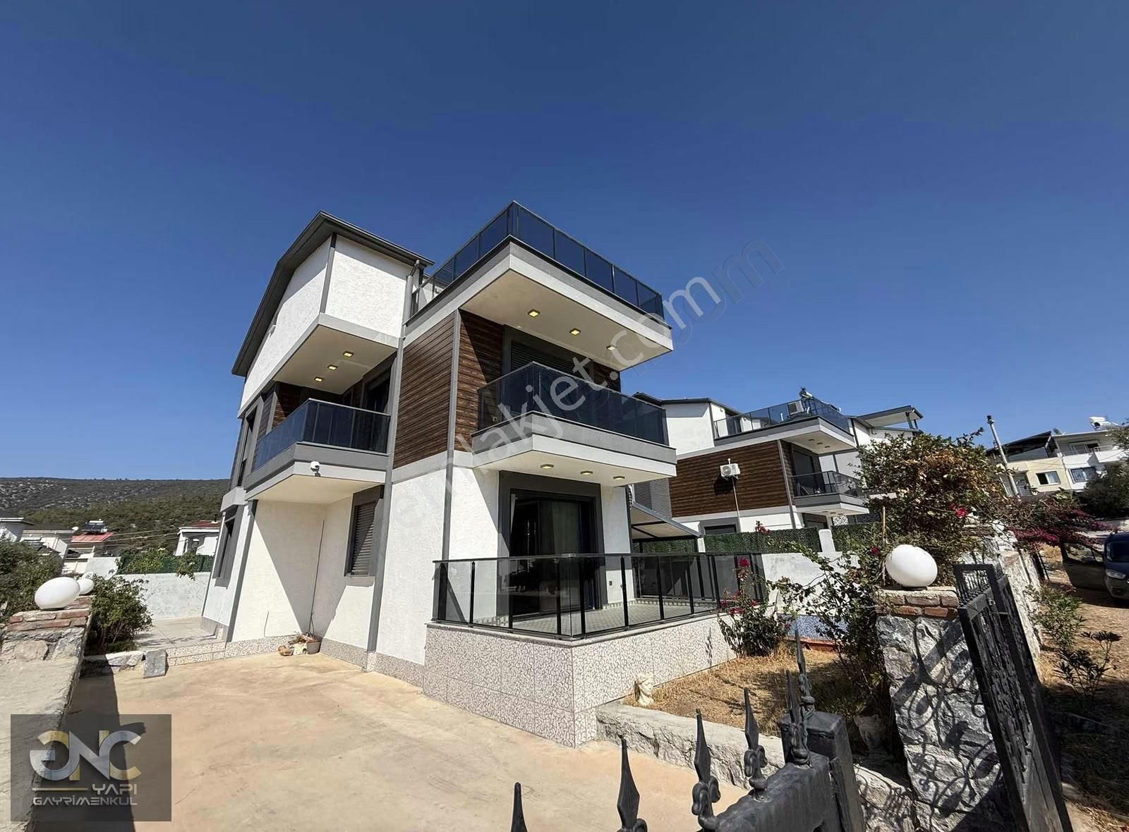 Müstakil Havuzlu Eşyalı Deniz Manzaralı 4+1 Villa