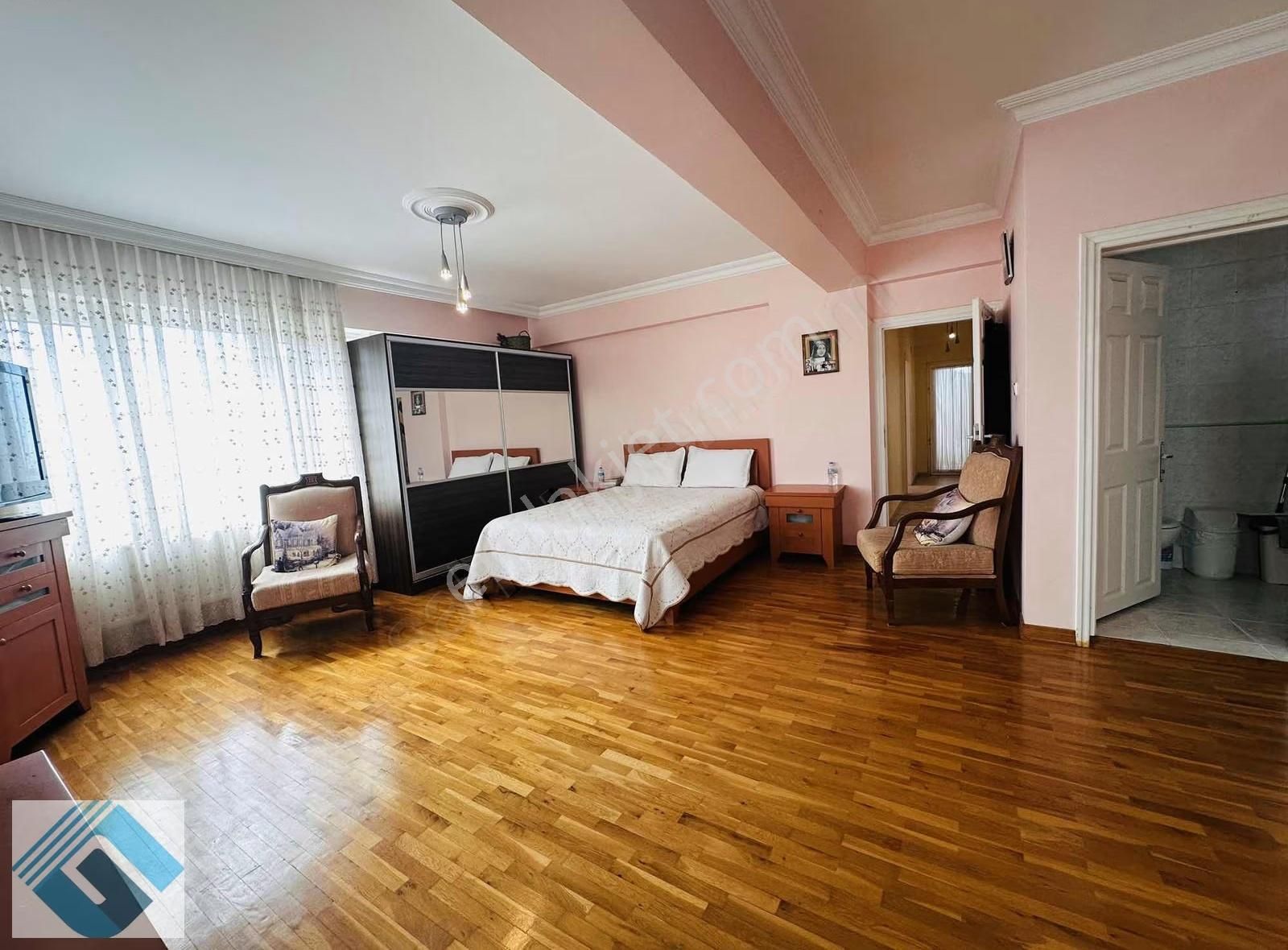 Büyükçekmece Kamiloba Da Köşe Başı Müstakil Ful Mobilyalı Villa - Görsel 9