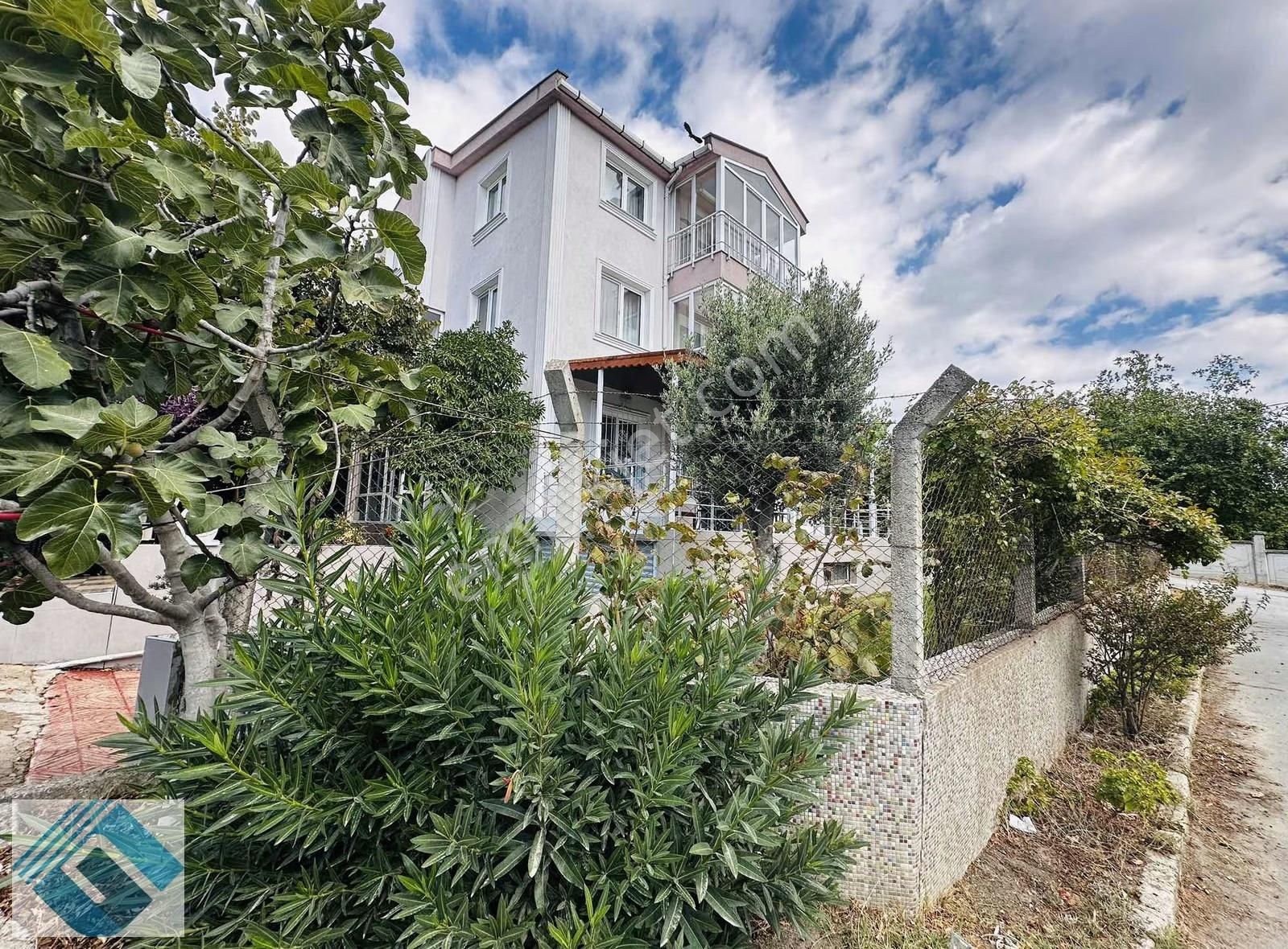 Büyükçekmece Kamiloba Da Köşe Başı Müstakil Ful Mobilyalı Villa - Görsel 31