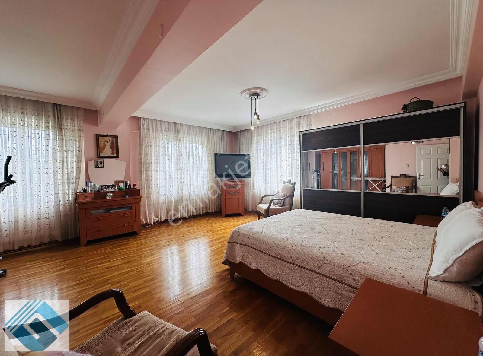 Büyükçekmece Kamiloba Da Köşe Başı Müstakil Ful Mobilyalı Villa - Görsel 33