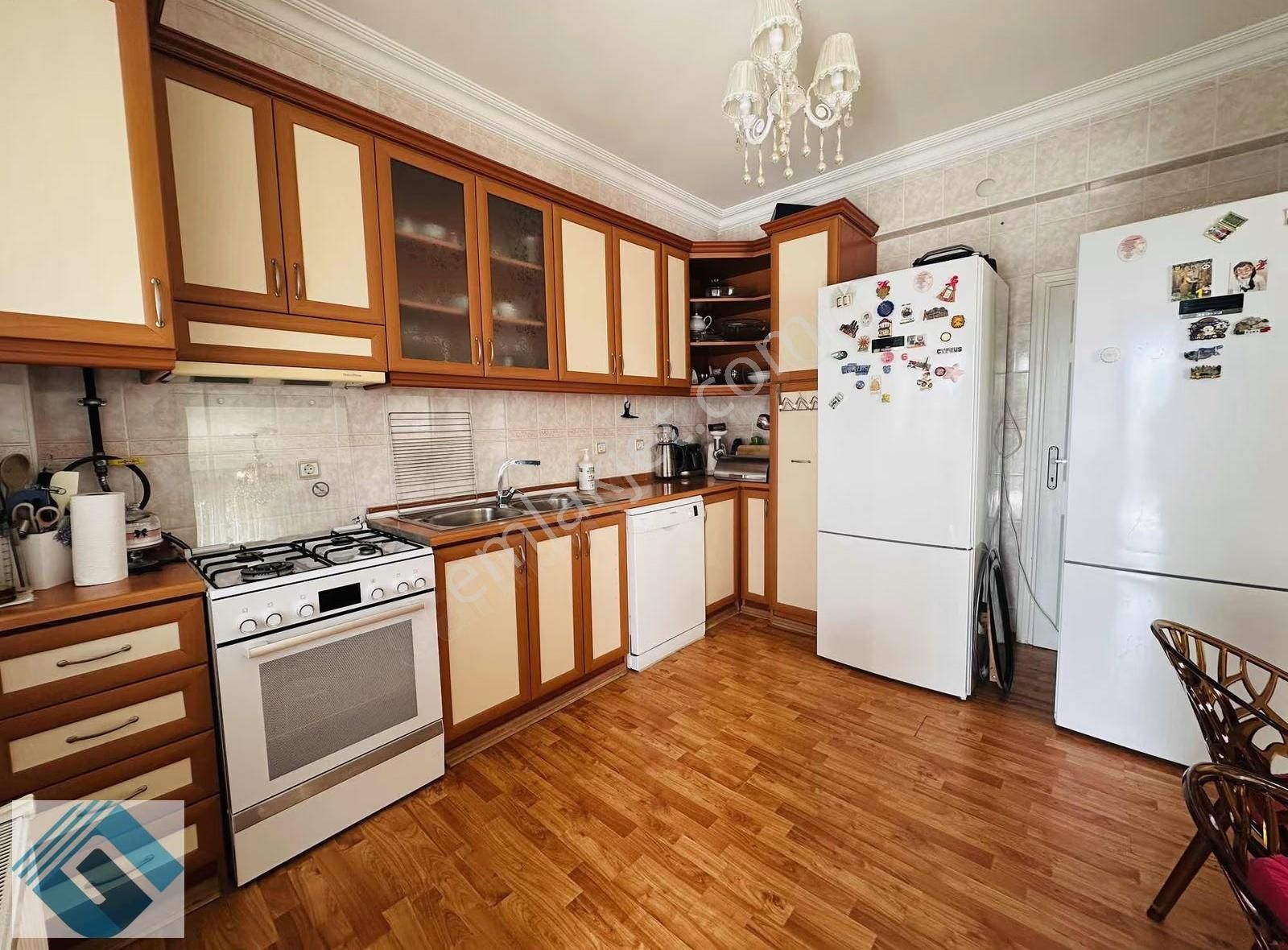 Büyükçekmece Kamiloba Da Köşe Başı Müstakil Ful Mobilyalı Villa - Görsel 14