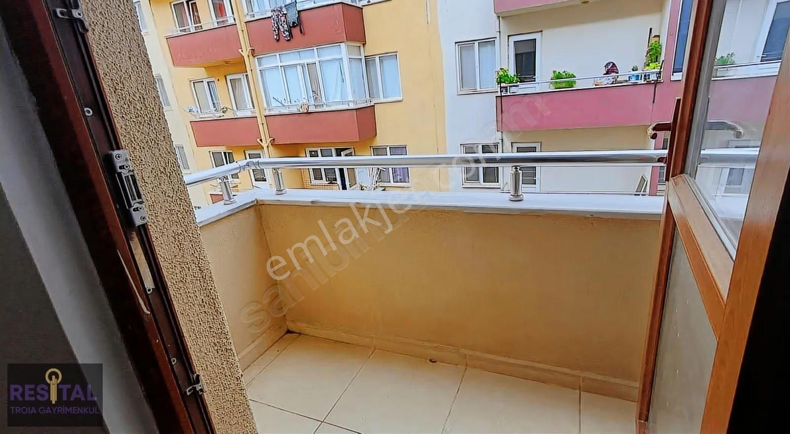 Barbaros Mah.troya Cad. 60 M2 Boş Satılık 1+1