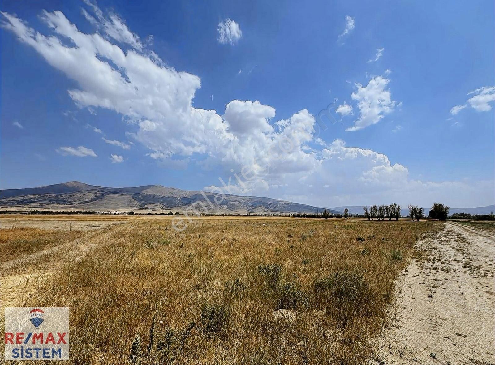 Çay Akkonak Anayola 600 Metre Mesafede 19.181 M2 Satılık Tarla - Görsel 3