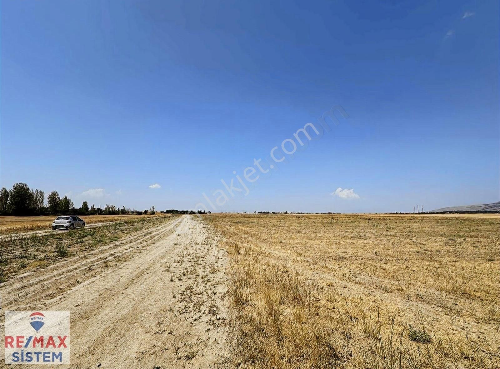 Çay Akkonak Anayola 600 Metre Mesafede 19.181 M2 Satılık Tarla - Görsel 2