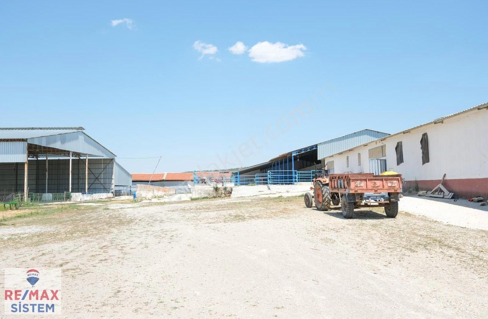 Afyon'da Ana Yola Yakın Hesaplı Kullanıma Hazır Satılık Çiftlik - Görsel 9