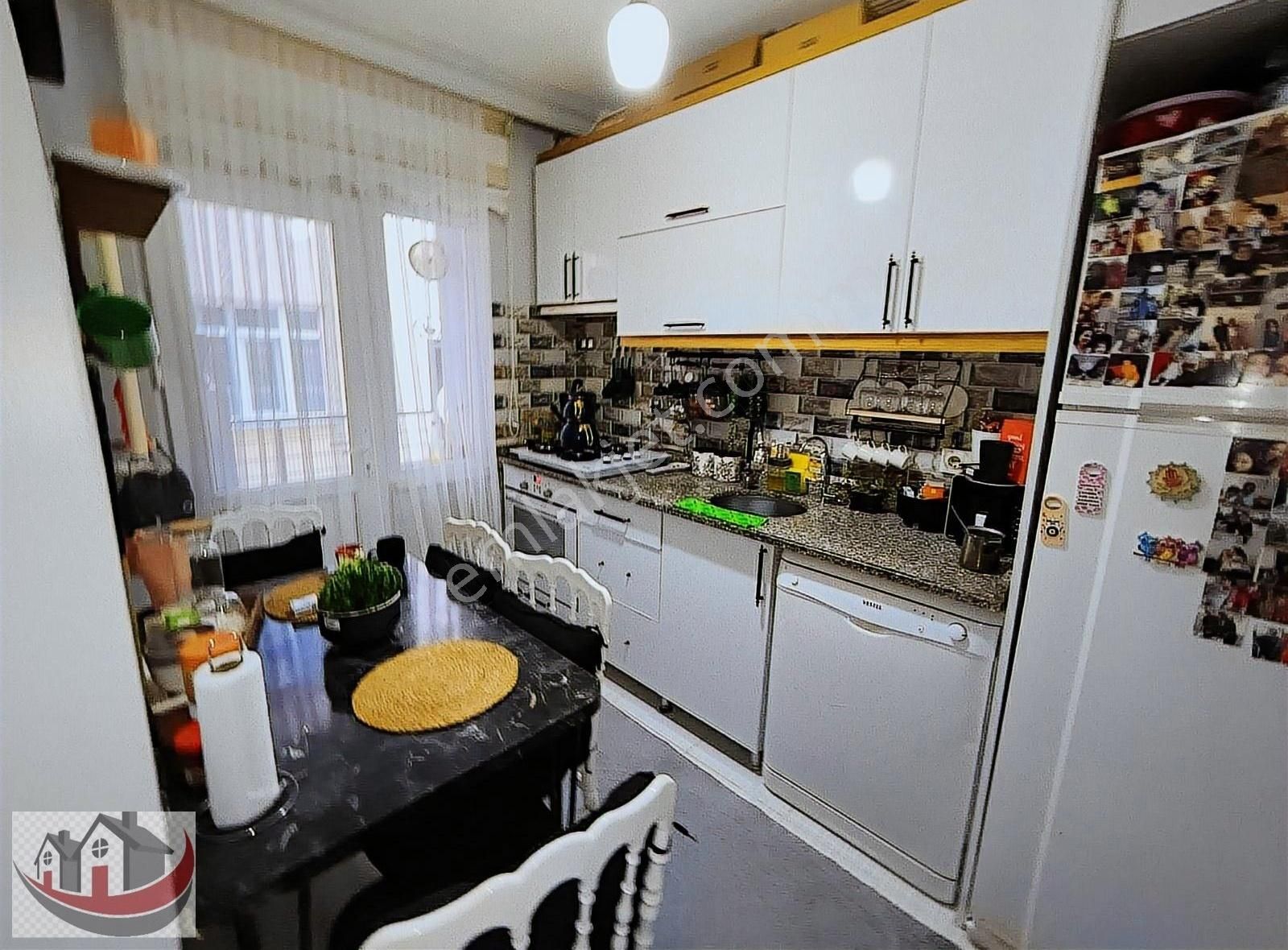 Güneyden Metroya 10 Dakika Yürüme 2+1.85m2 Ayrı Mutfaklı Daire