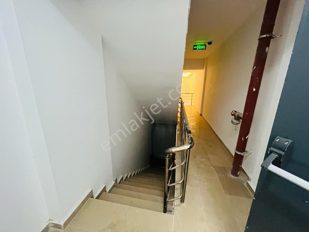 Ali Çetinkaya Caddesinde 240 M² 3 Katlı Köşe Dükkan - Görsel 26