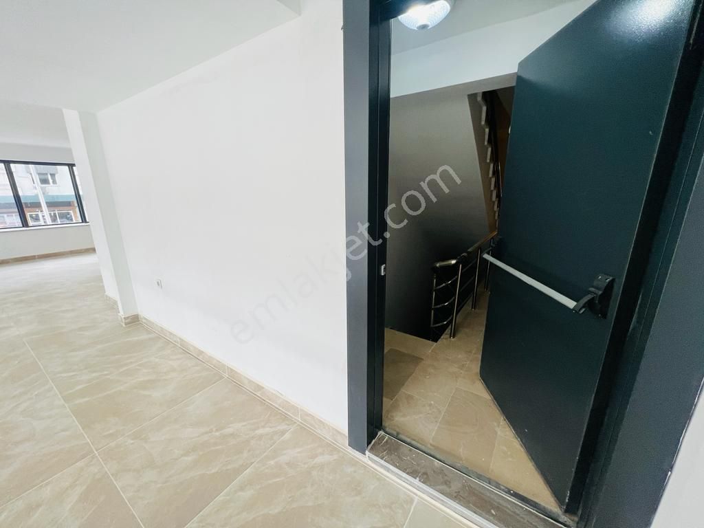Ali Çetinkaya Caddesinde 240 M² 3 Katlı Köşe Dükkan - Görsel 25
