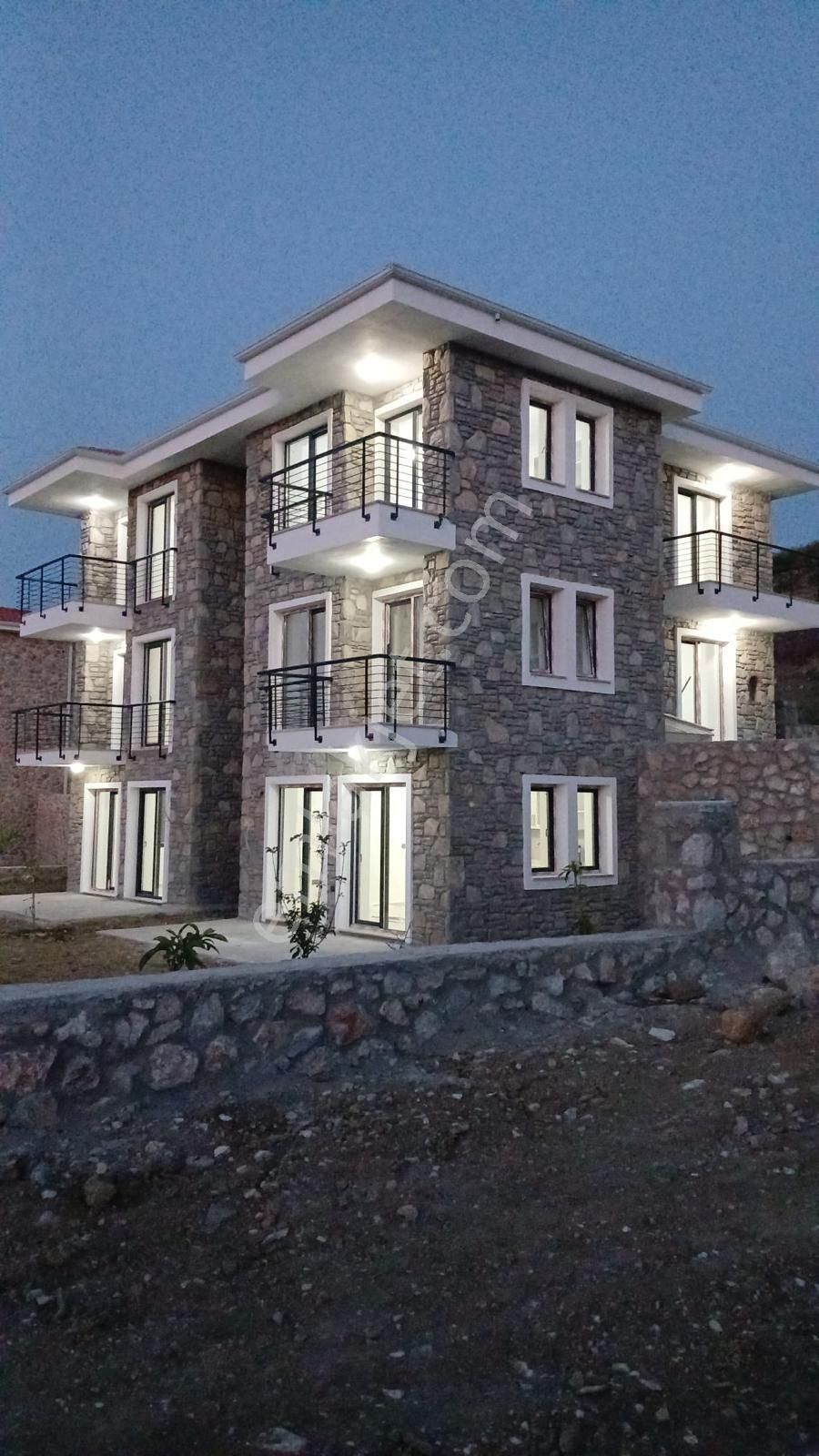 Öbek İnşaatan Satılık 1+1 Üst Kat Bahçesiz - Görsel 2