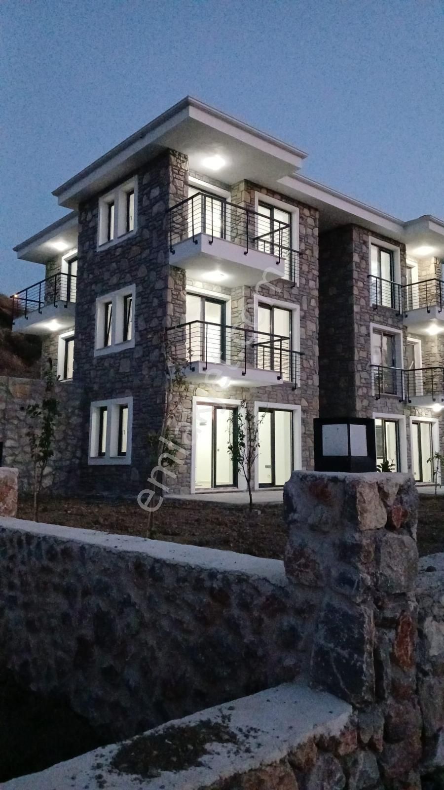 Öbek İnşaatan Satılık 1+1 Üst Kat Bahçesiz