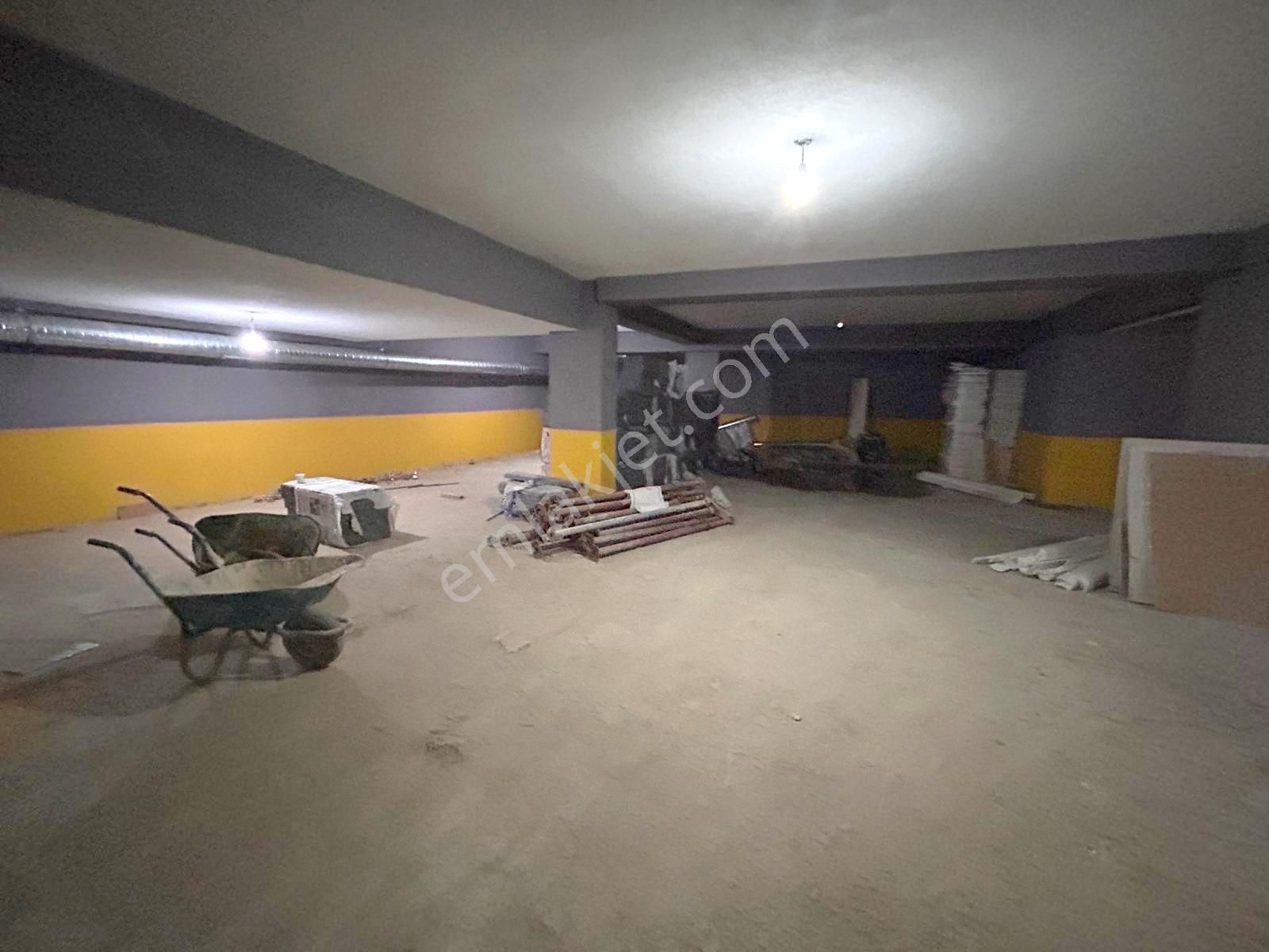 Emlak Dünyasından Maltepe Zümrütevlerde Kapalı Otoparklı 2+1 - Görsel 25