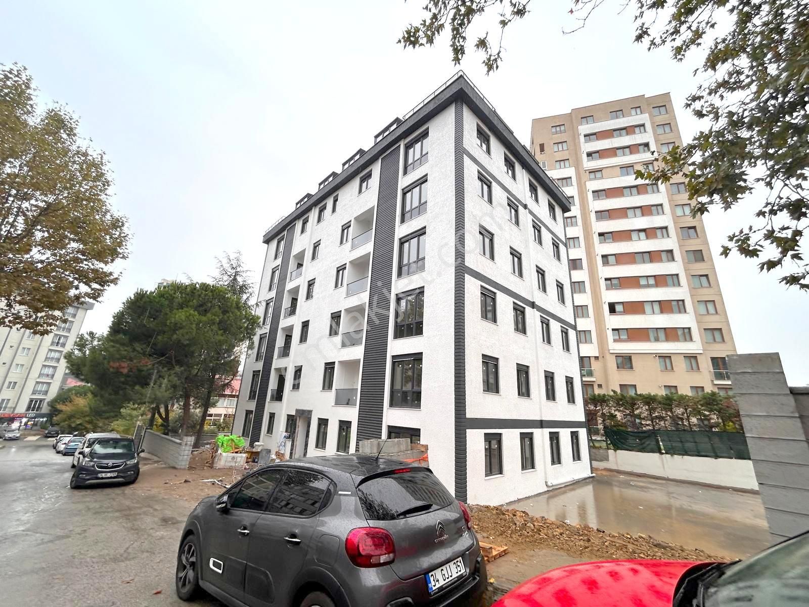 Emlak Dünyasından Maltepe Zümrütevlerde Kapalı Otoparklı 2+1 - Görsel 27