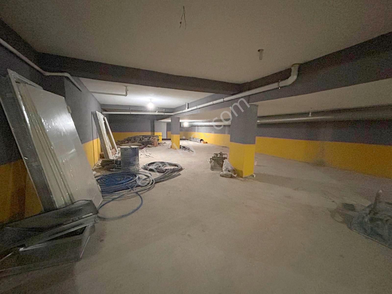 Emlak Dünyasından Maltepe Zümrütevlerde Kapalı Otoparklı 2+1 - Görsel 24