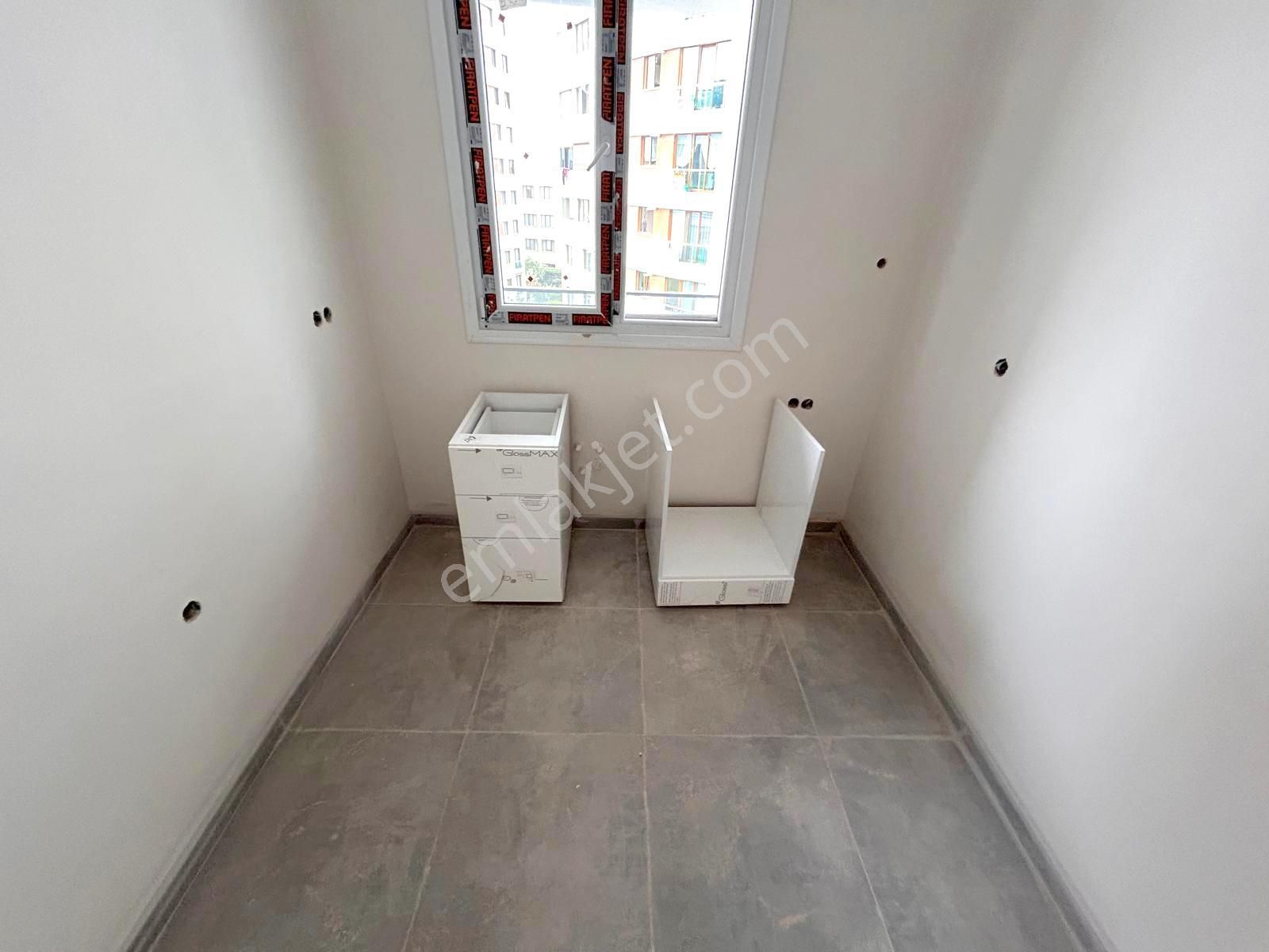 Emlak Dünyasından Maltepe Zümrütevlerde Kapalı Otoparklı 2+1 - Görsel 12