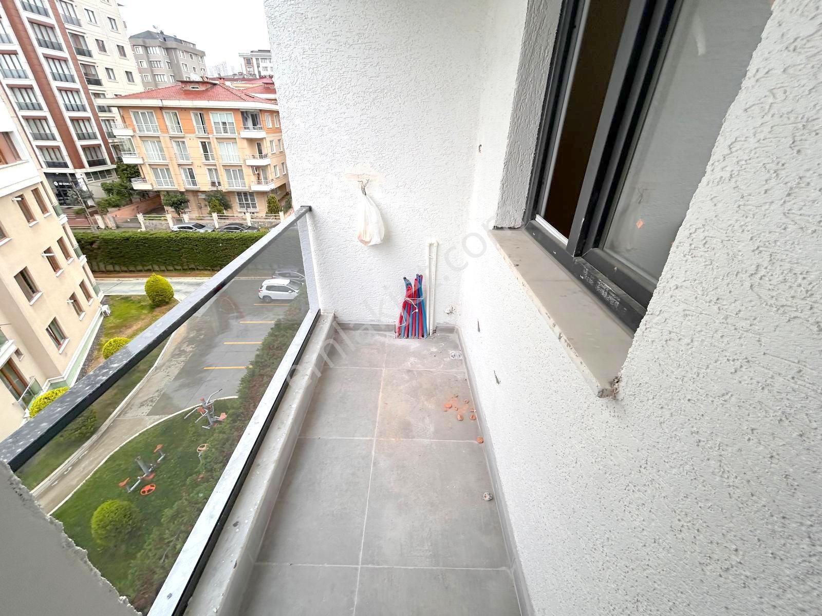 Emlak Dünyasından Maltepe Zümrütevlerde Kapalı Otoparklı 2+1 - Görsel 5