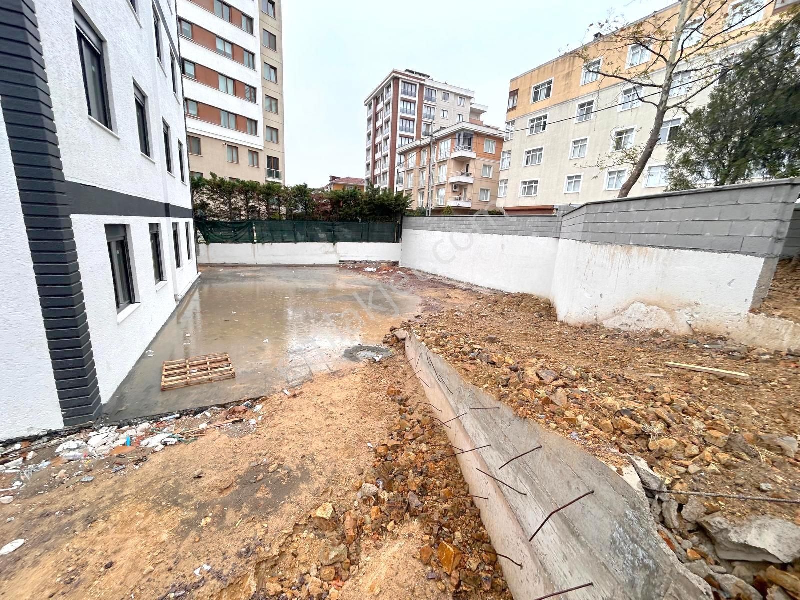 Emlak Dünyasından Maltepe Zümrütevlerde Kapalı Otoparklı 2+1 - Görsel 26