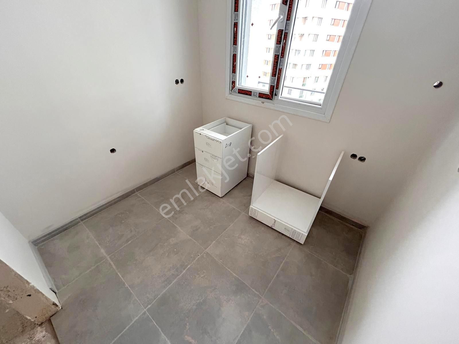 Emlak Dünyasından Maltepe Zümrütevlerde Kapalı Otoparklı 2+1 - Görsel 13