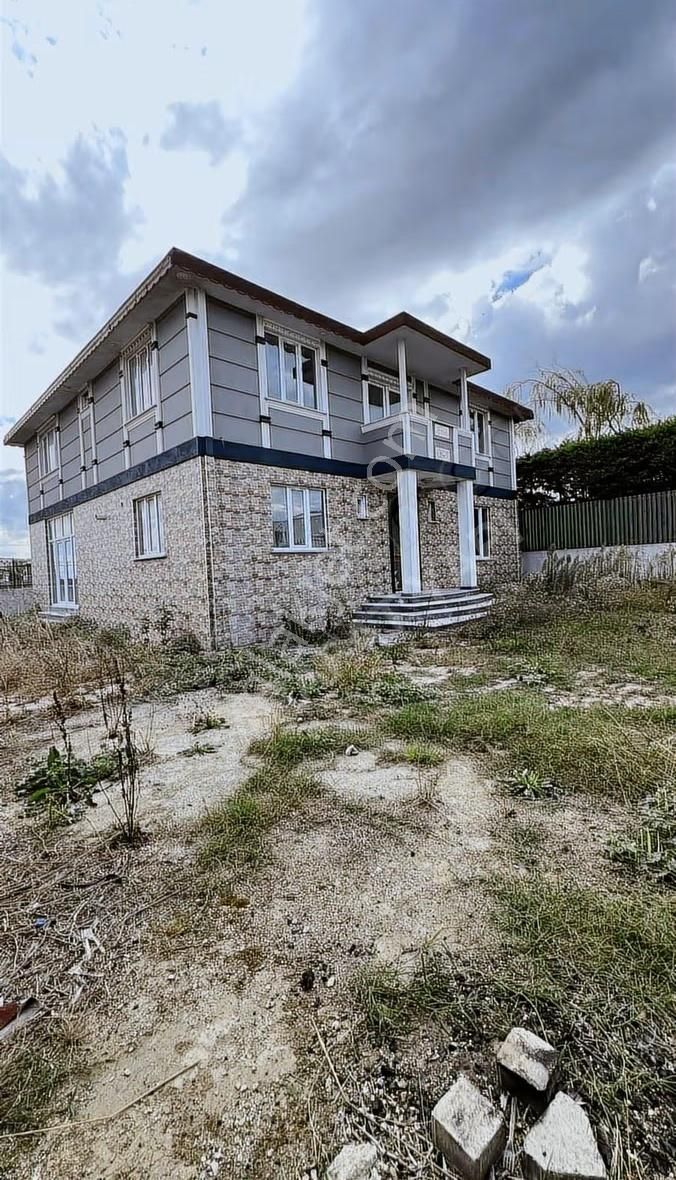 Çatalca Kestanelık De Satılık Villa