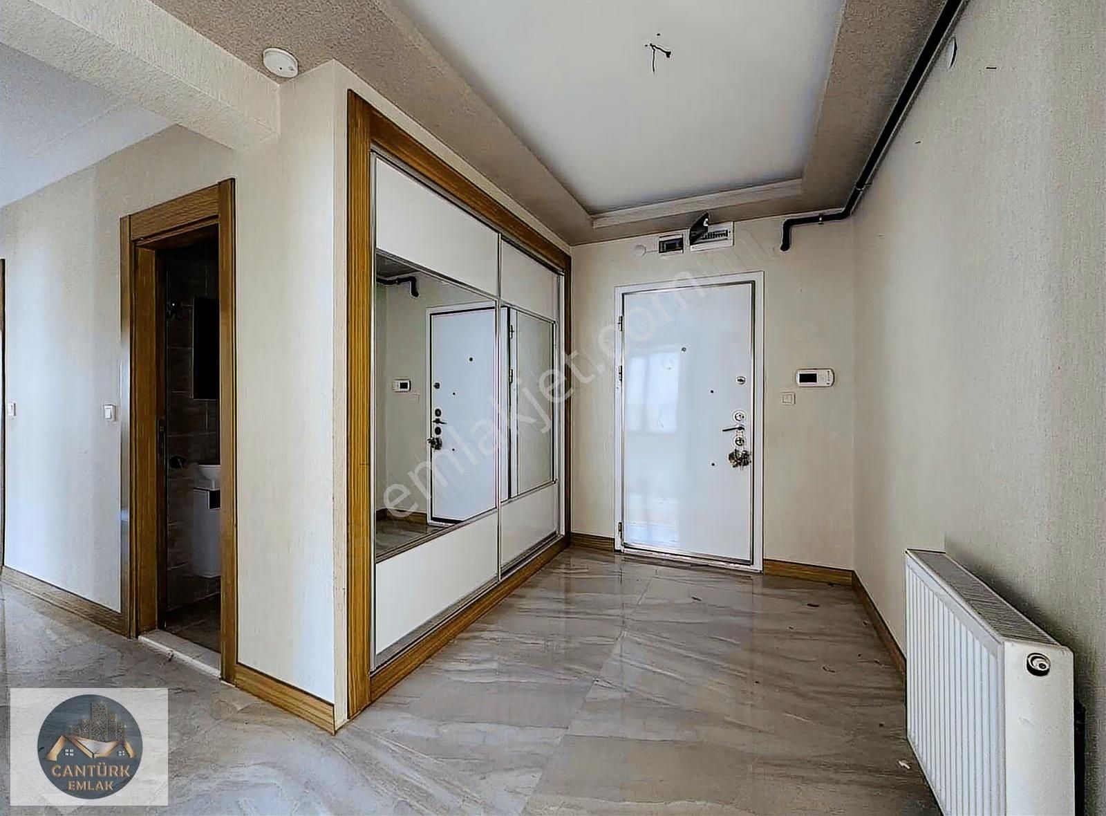 ***cantürk'ten Merkez'de Klasık Binada 4+1 Daire***