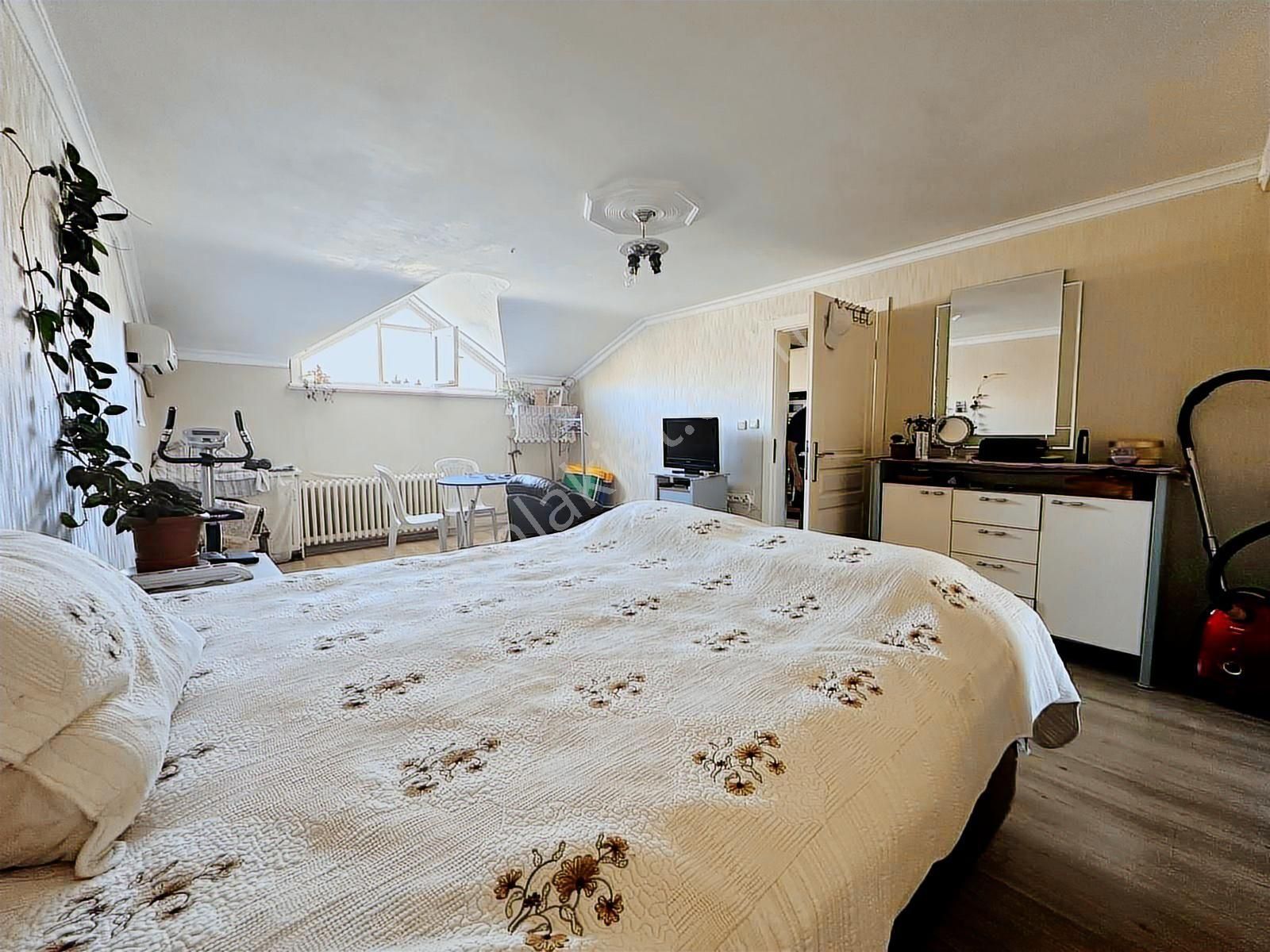 Bahçelievler Kıbrıs Parkı Yanı K.otoparklı 4+1 Asansörlü Dublex - Görsel 31