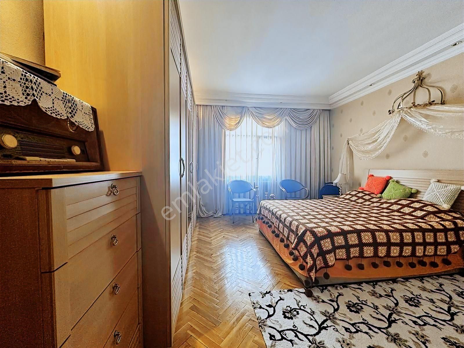 Bahçelievler Kıbrıs Parkı Yanı K.otoparklı 4+1 Asansörlü Dublex - Görsel 9