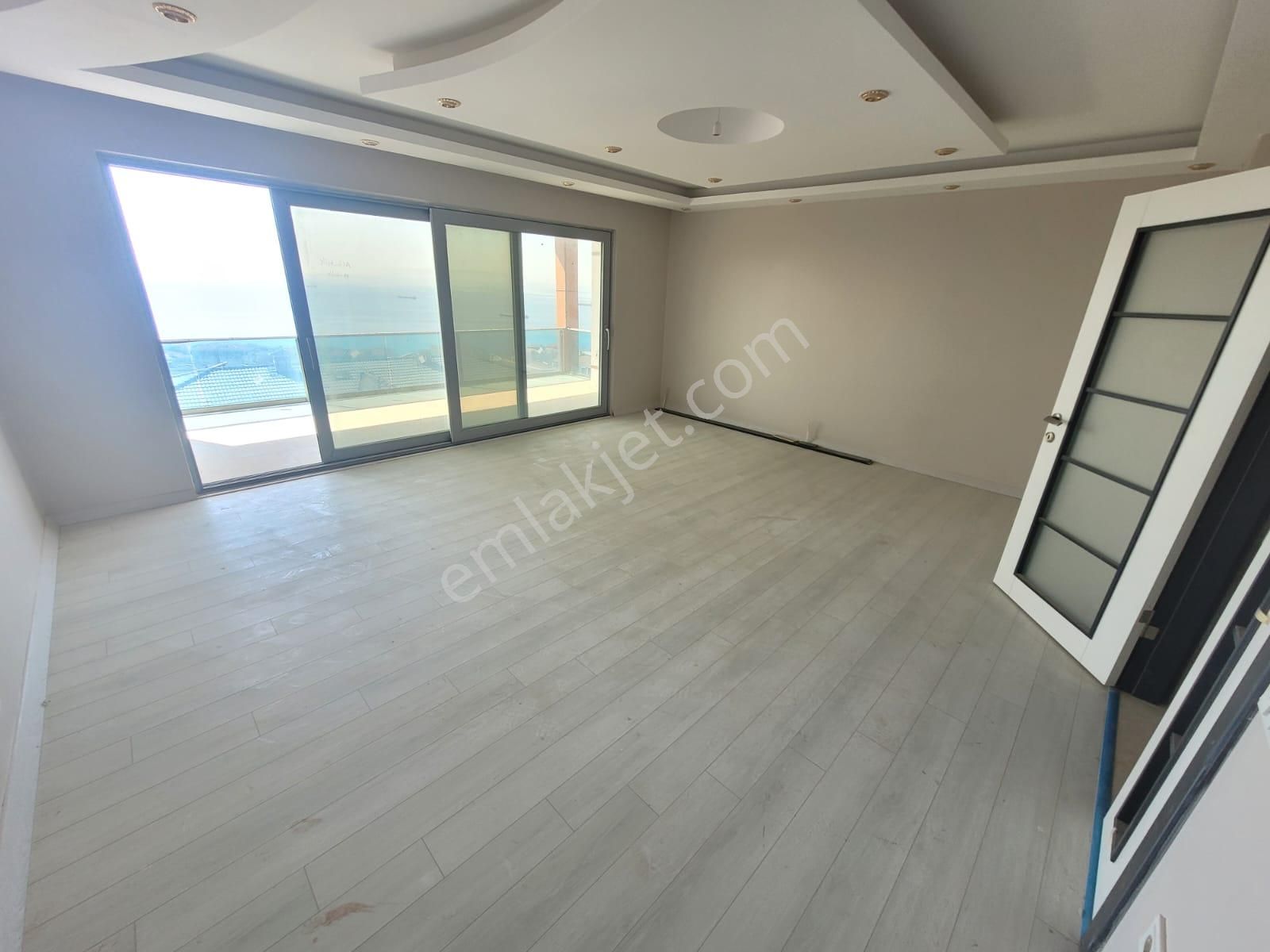 Delux'den Merkezi Konumda Panoramik Deniz Manzaralı Lux 4+1 - Görsel 3