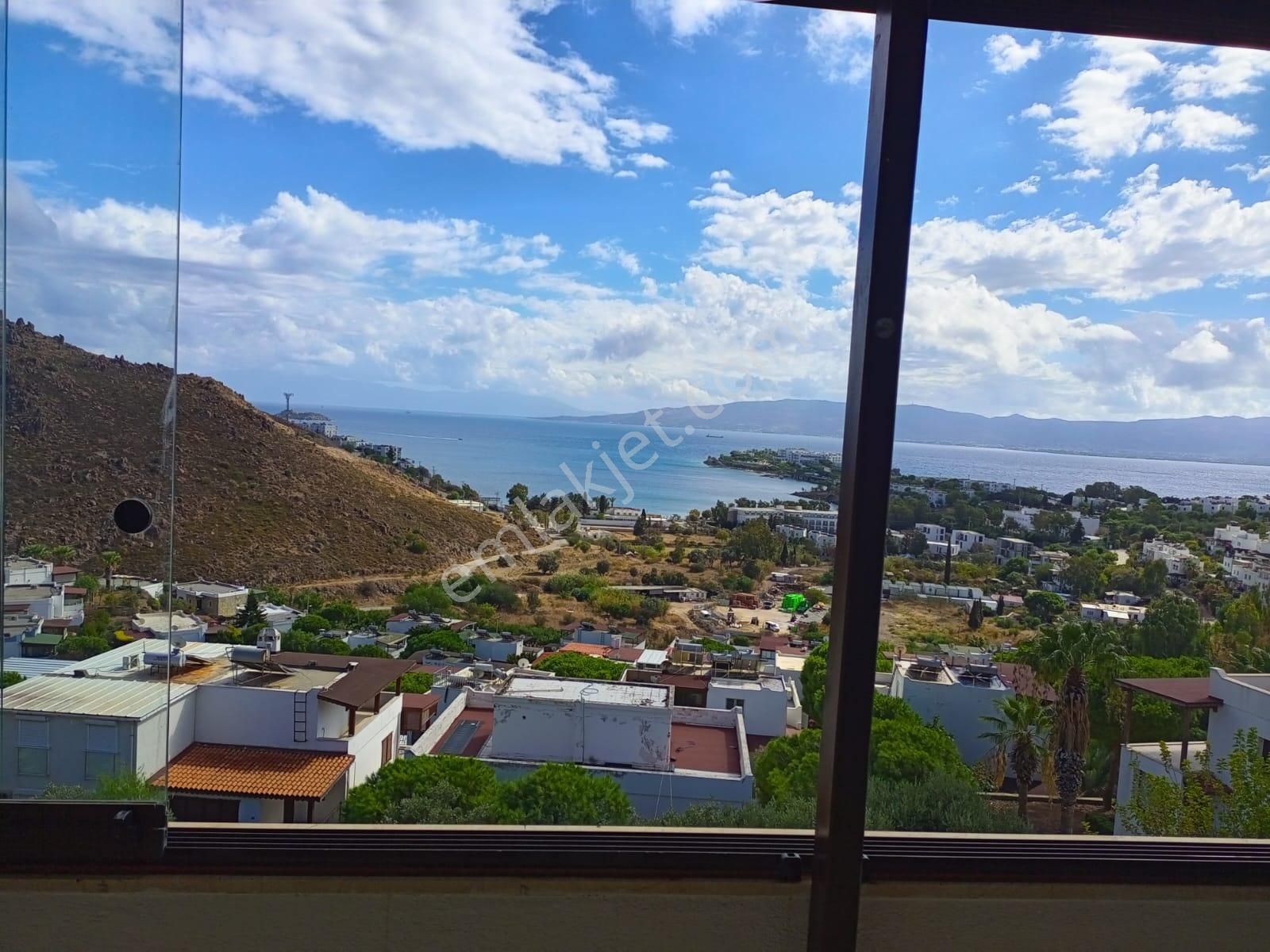 Akyarlar Begonvil Sitesinde Deniz Ve Dağ Manzaralı 2+1 Dubleks