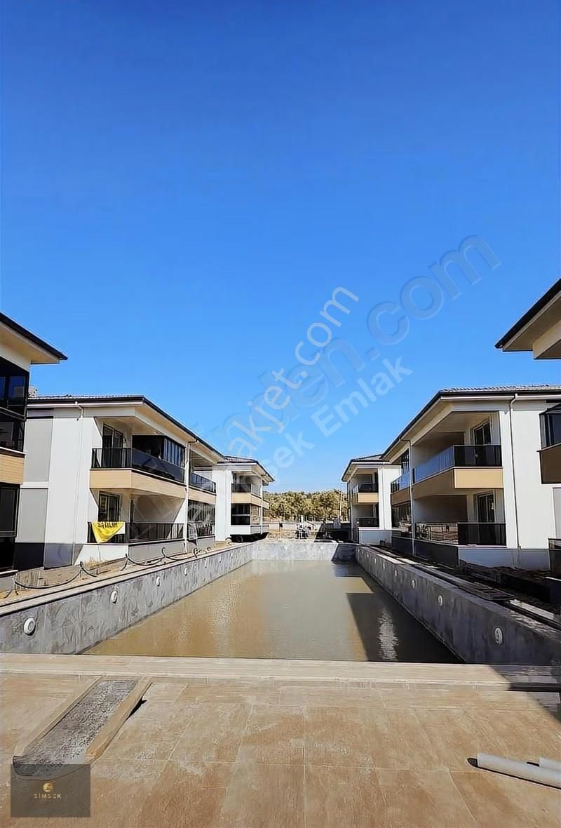 Şimşekten Ayvalık, Küçükköy De 2+1 90 M2 Havuzlu Site İçinde - Görsel 4