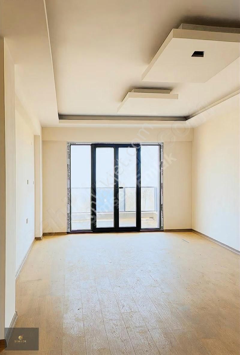 Şimşekten Ayvalık, Küçükköy De 2+1 90 M2 Havuzlu Site İçinde - Görsel 2