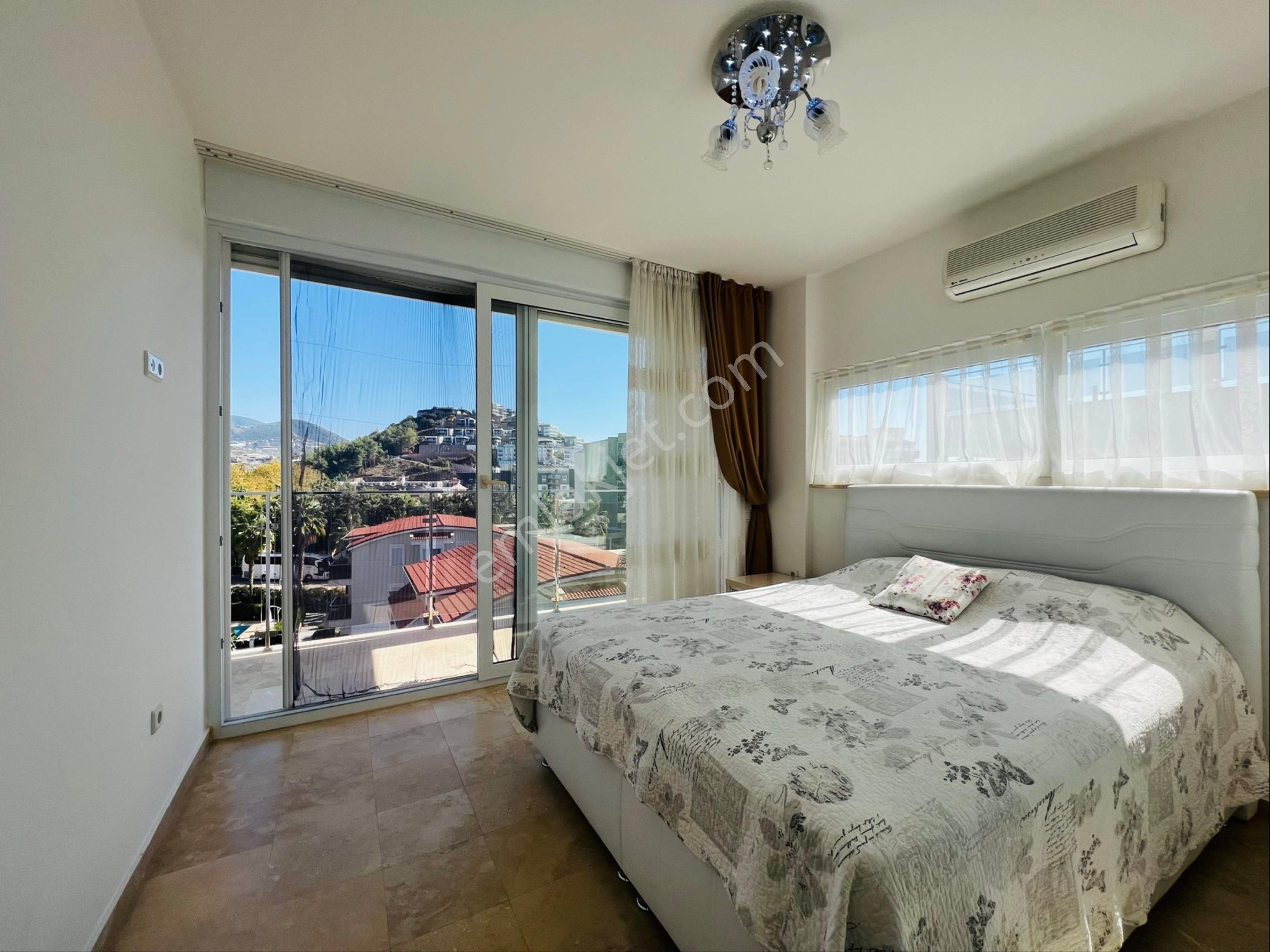 Konaklıda Sahile 300 Mt Müstakil Havuzlu 3+1 Tripleks Villa - Görsel 4