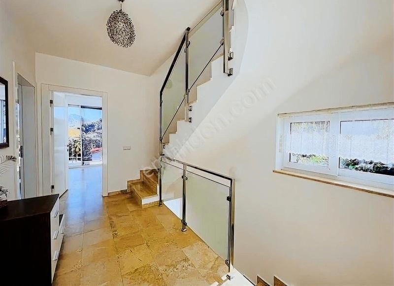 Konaklıda Sahile 300 Mt Müstakil Havuzlu 3+1 Tripleks Villa - Görsel 15