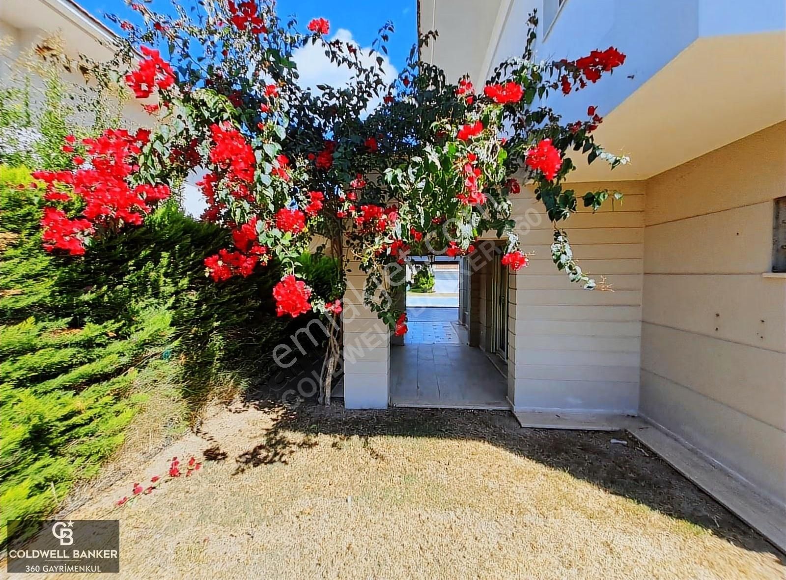 Çeşme Altınyunus Denize 400 M Yüzme Havuzlu Sitede Satılık Villa - Görsel 5