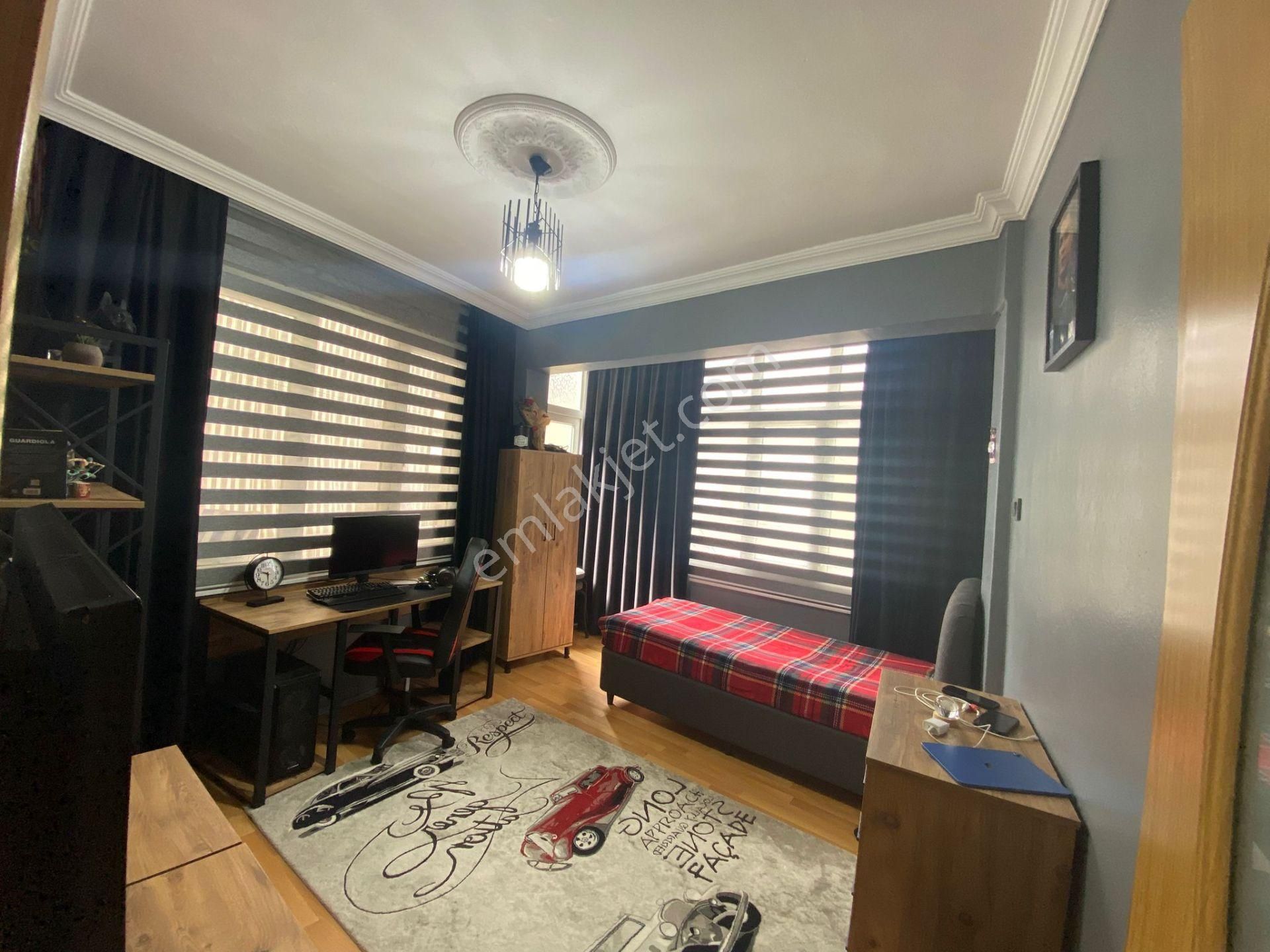 Acill Konak 26 Ağustos Mah.de Levent Meydan Yakını 2+1 70m2 Ayrı Mutfak Arakat Bakımlı Satılık Daire - Görsel 5