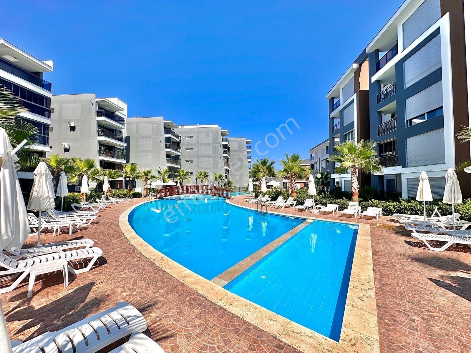 Kuşadası Otogar Arkasında Lüks Sitede Eşyalı 2+1 Daire - Görsel 26