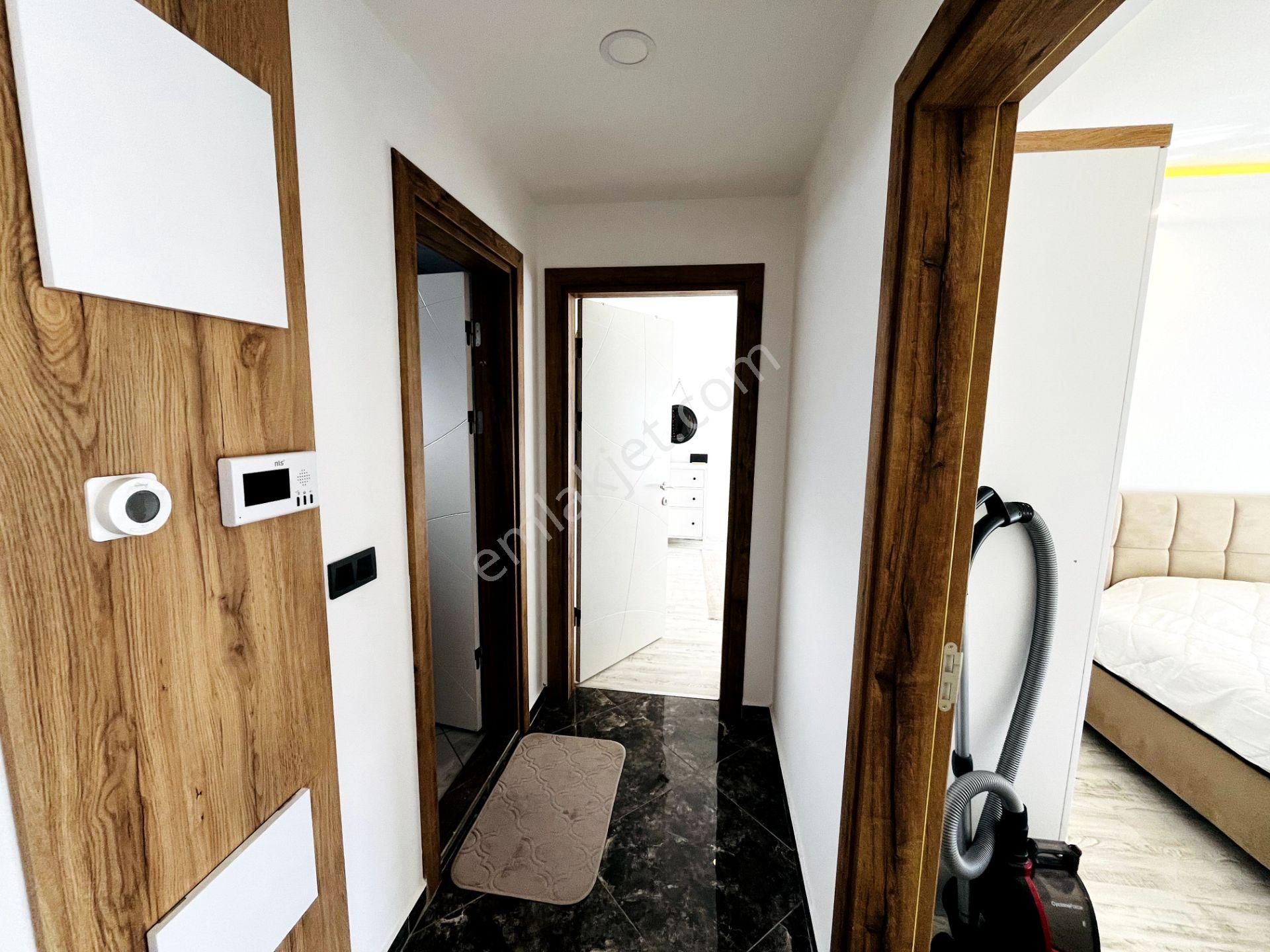 Kuşadası Otogar Arkasında Lüks Sitede Eşyalı 2+1 Daire - Görsel 18