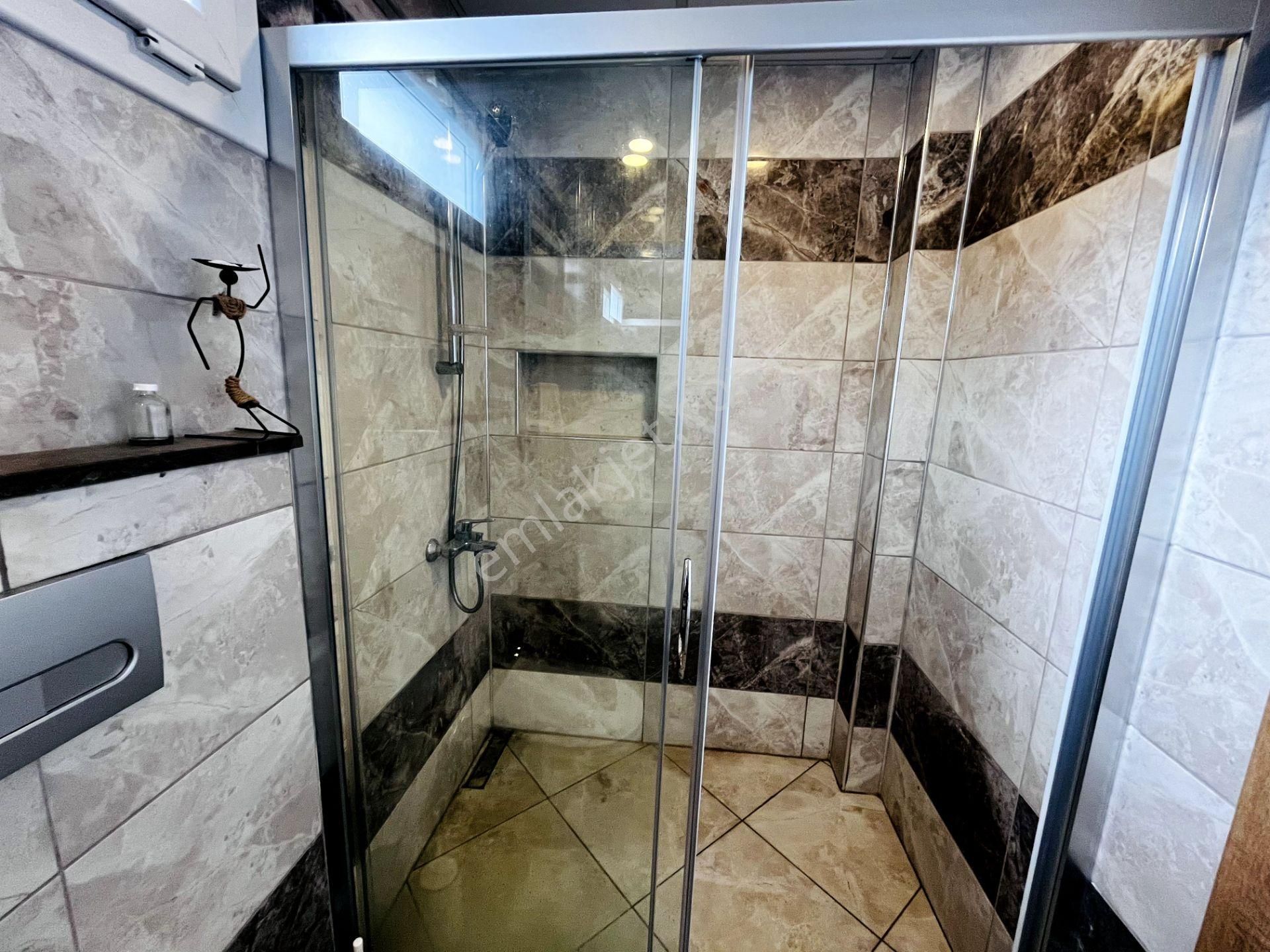 Kuşadası Otogar Arkasında Lüks Sitede Eşyalı 2+1 Daire - Görsel 23