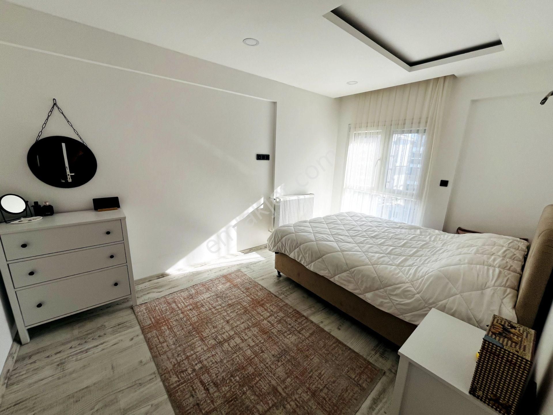 Kuşadası Otogar Arkasında Lüks Sitede Eşyalı 2+1 Daire - Görsel 10