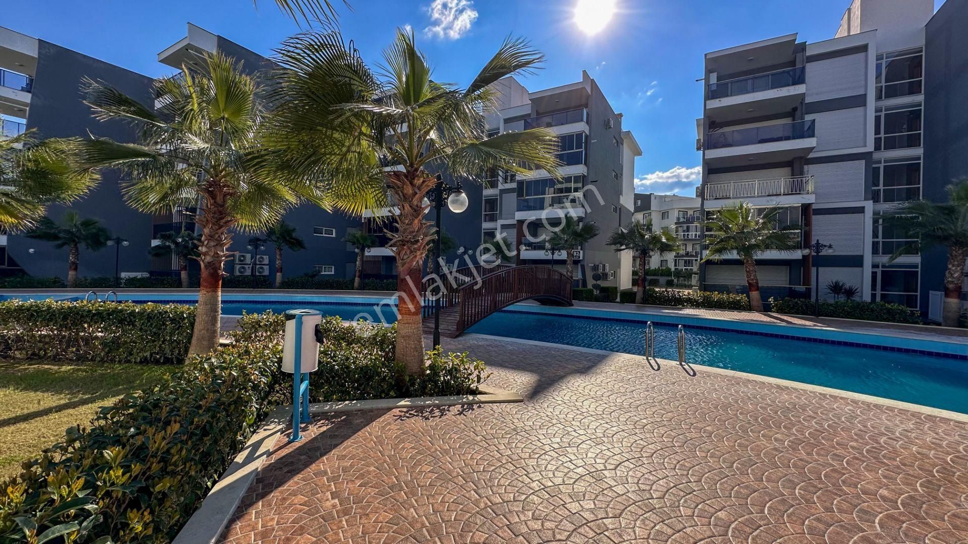 Kuşadası Otogar Arkasında Lüks Sitede Eşyalı 2+1 Daire - Görsel 28