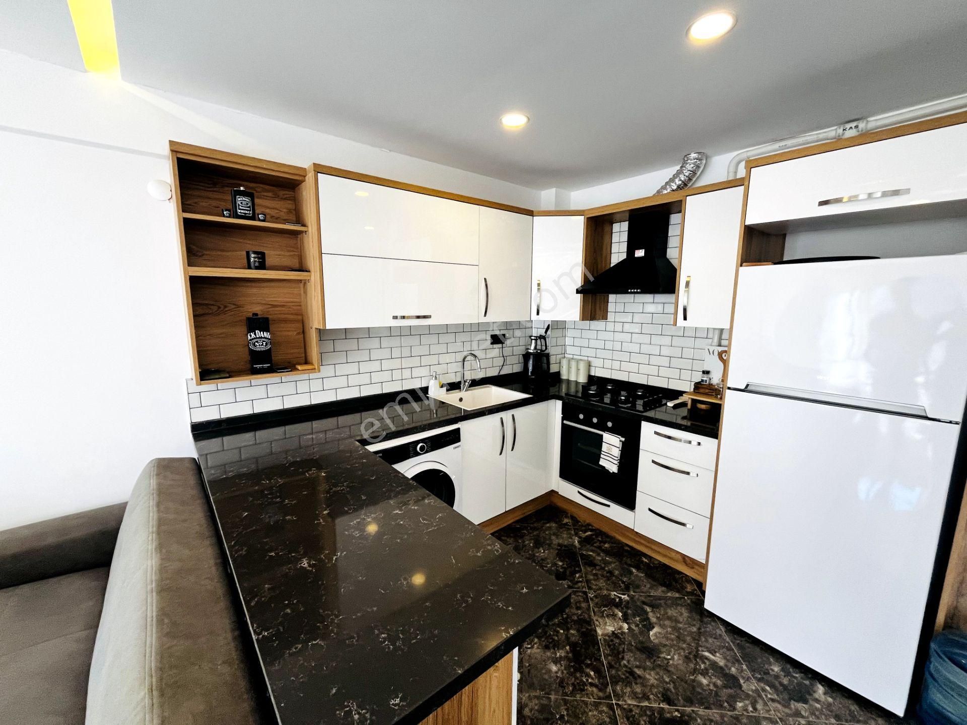 Kuşadası Otogar Arkasında Lüks Sitede Eşyalı 2+1 Daire - Görsel 3