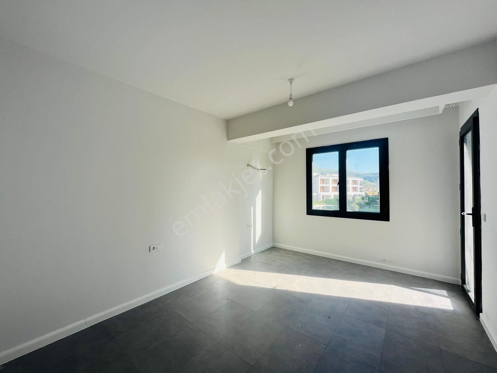 Emsalsiz Havuzlu Site İçerisinde 2+1 117 M2 İkiz Villa - Görsel 13