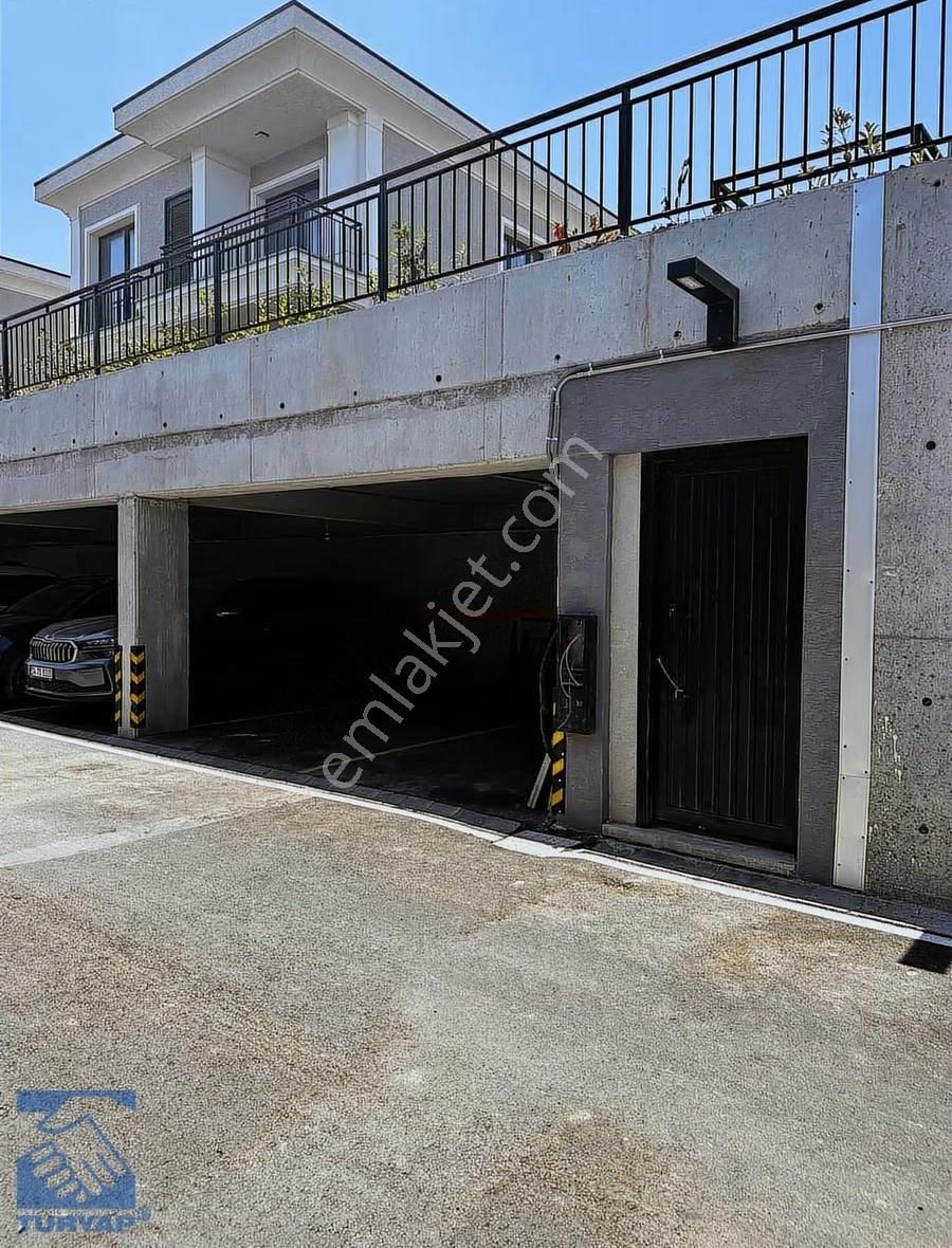 Bahçeşehir Alya Bahçe Tam Müstakil 380 M2 Bahçeli Satılık Villa