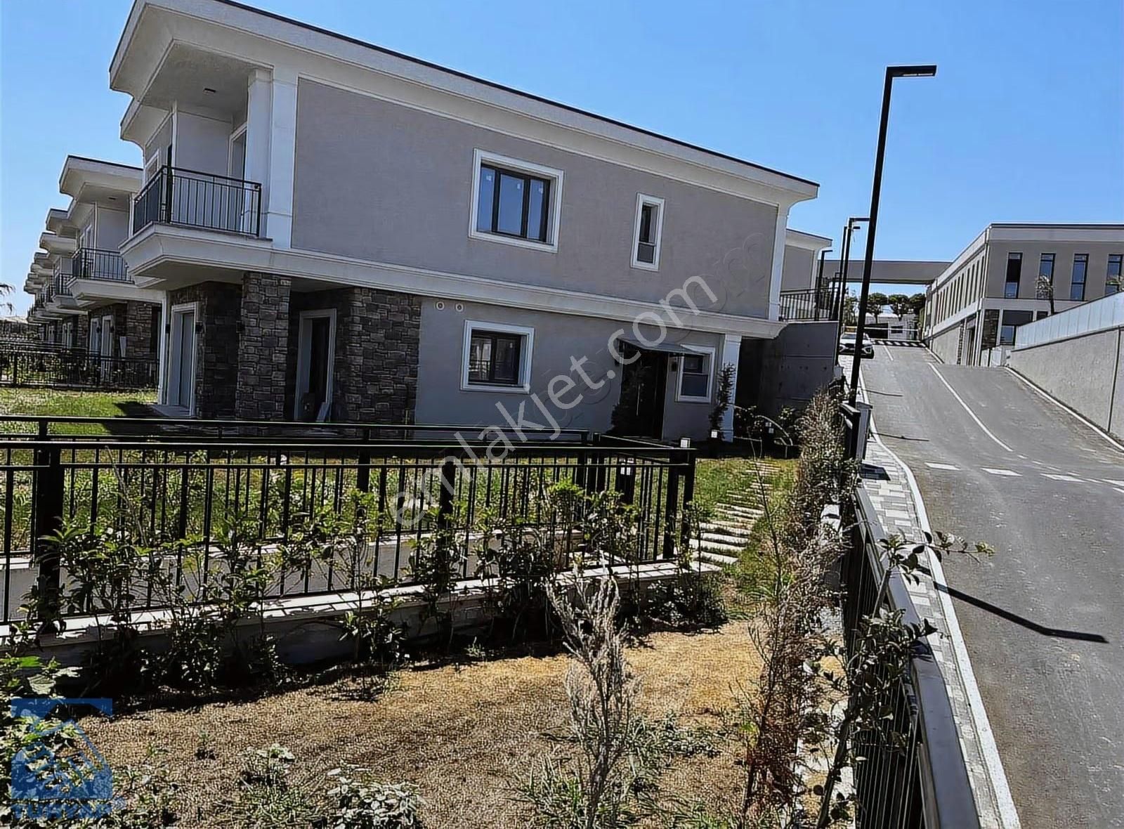 Bahçeşehir Alya Bahçe Tam Müstakil 380 M2 Bahçeli Satılık Villa - Görsel 4