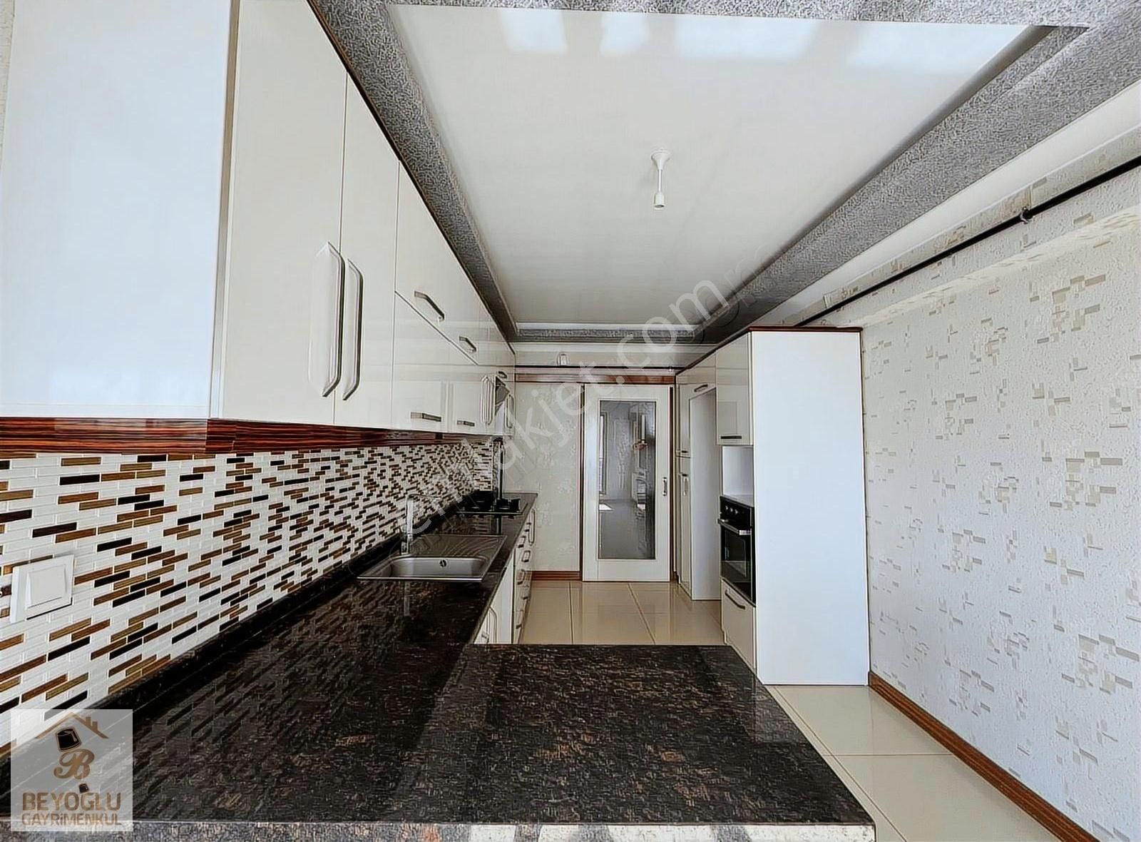 Beyoğlu'ndan 5.kat Teras Balkonlu Güney Cephe Manzaralı 4+1 Site - Görsel 6