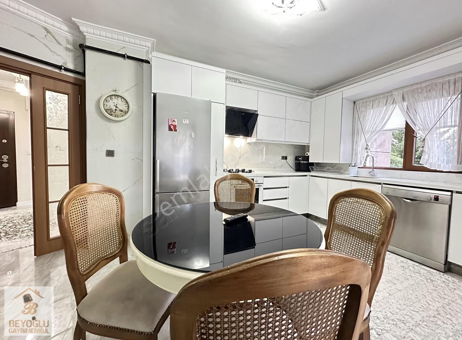 Beyoglu'ndan Full Yapılı Çift Banyolu Elit Sitede 3+1 Satılık - Görsel 3