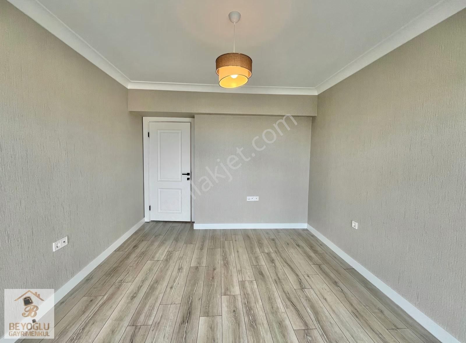 Beyoğlu'ndan Bölgenin Kalbinde 7/24güvenlikli Manzaralı Lüx 4+1 - Görsel 24