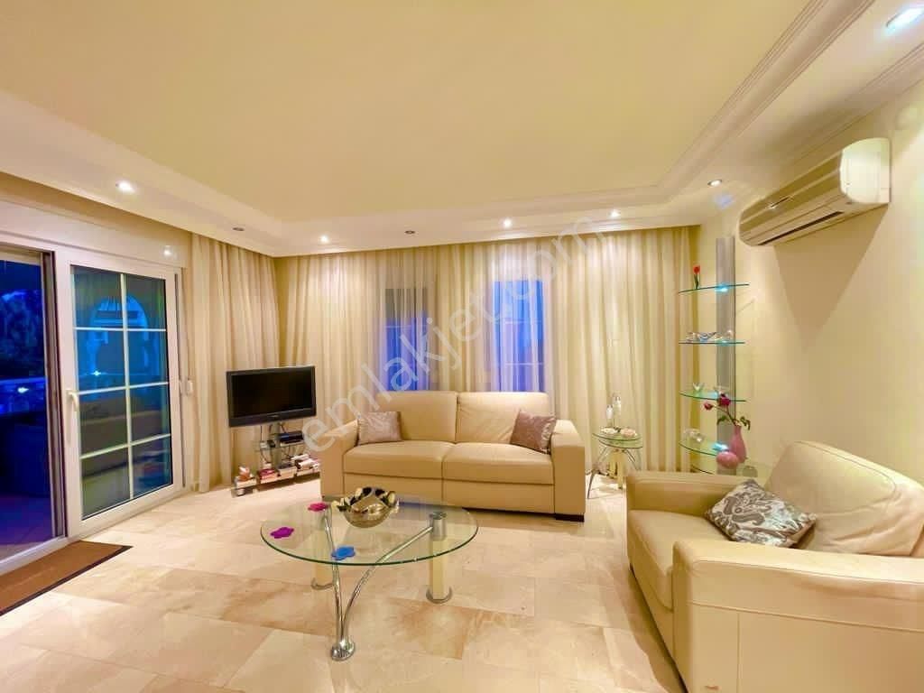 🌴 Alanya İncekum’da Doğa İçinde Muhteşem Manzaralı Lüks Tripleks Villa 🏡✨ - Görsel 4