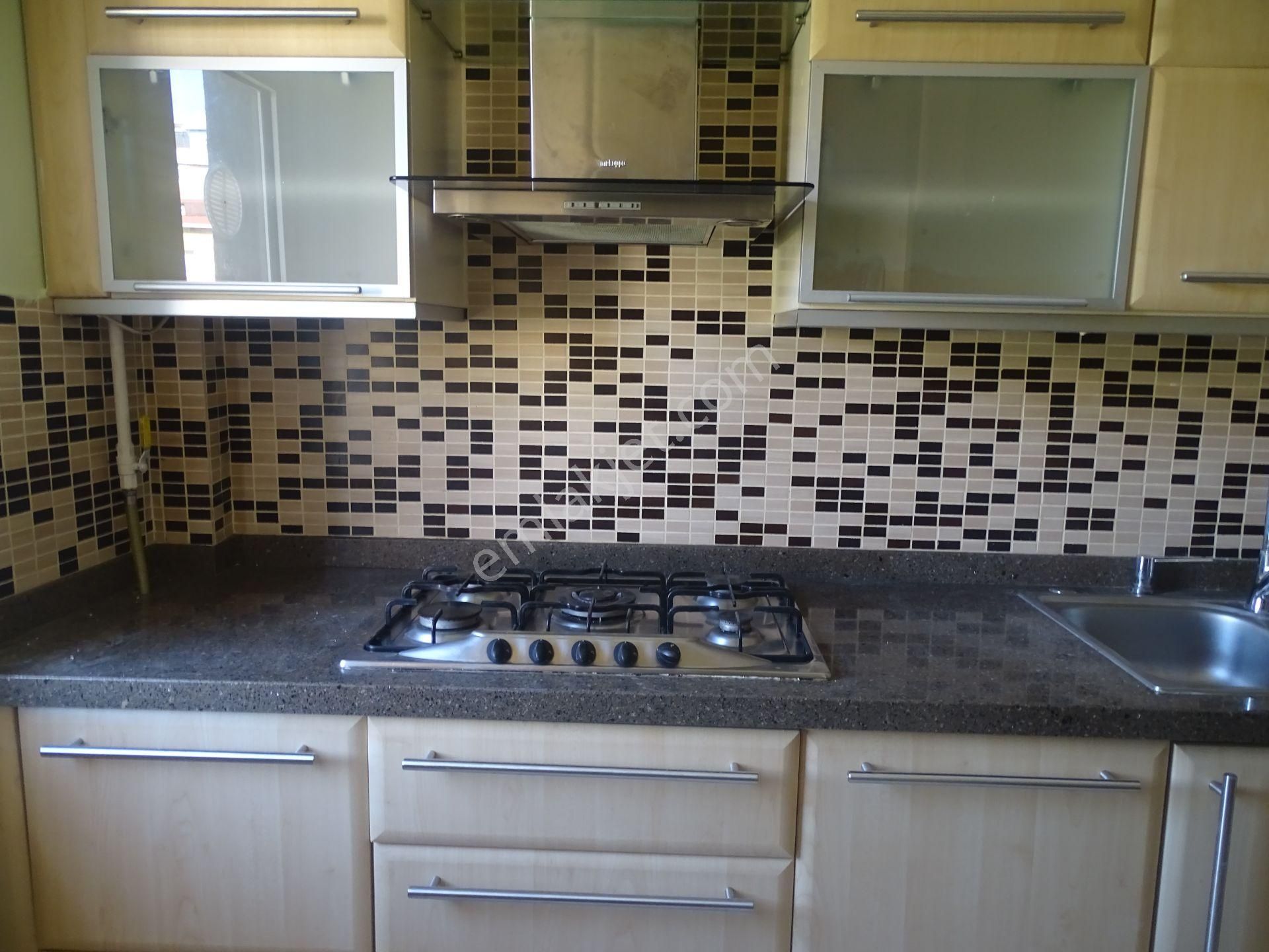 İstinye Parka Yakın Güvenlikli Otoparklı Sitede 3+1 Kombili Daire