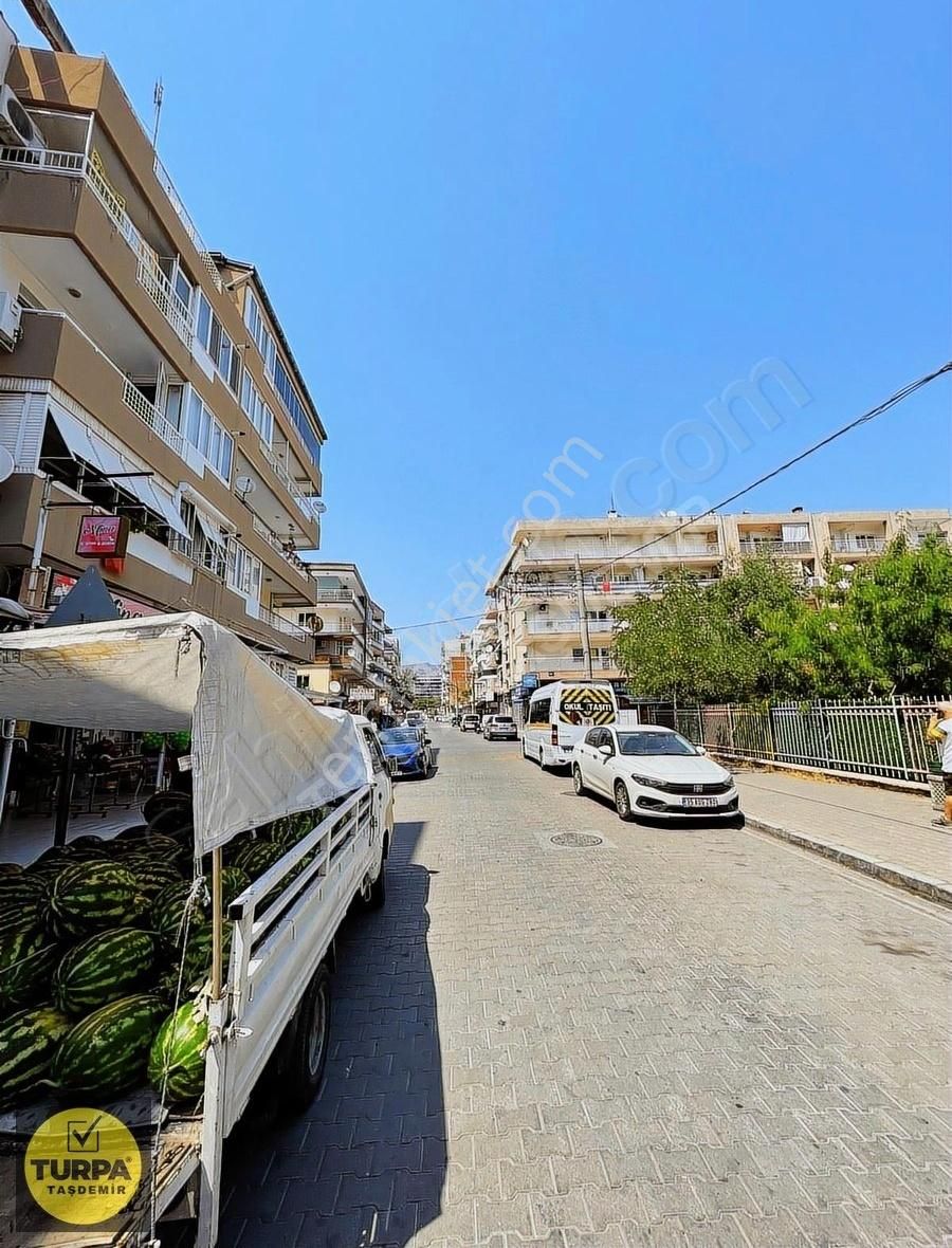 Karşıyaka Dedebaşı Mah.'nde Devren Kiralık Manav & Şarküteri - Görsel 2