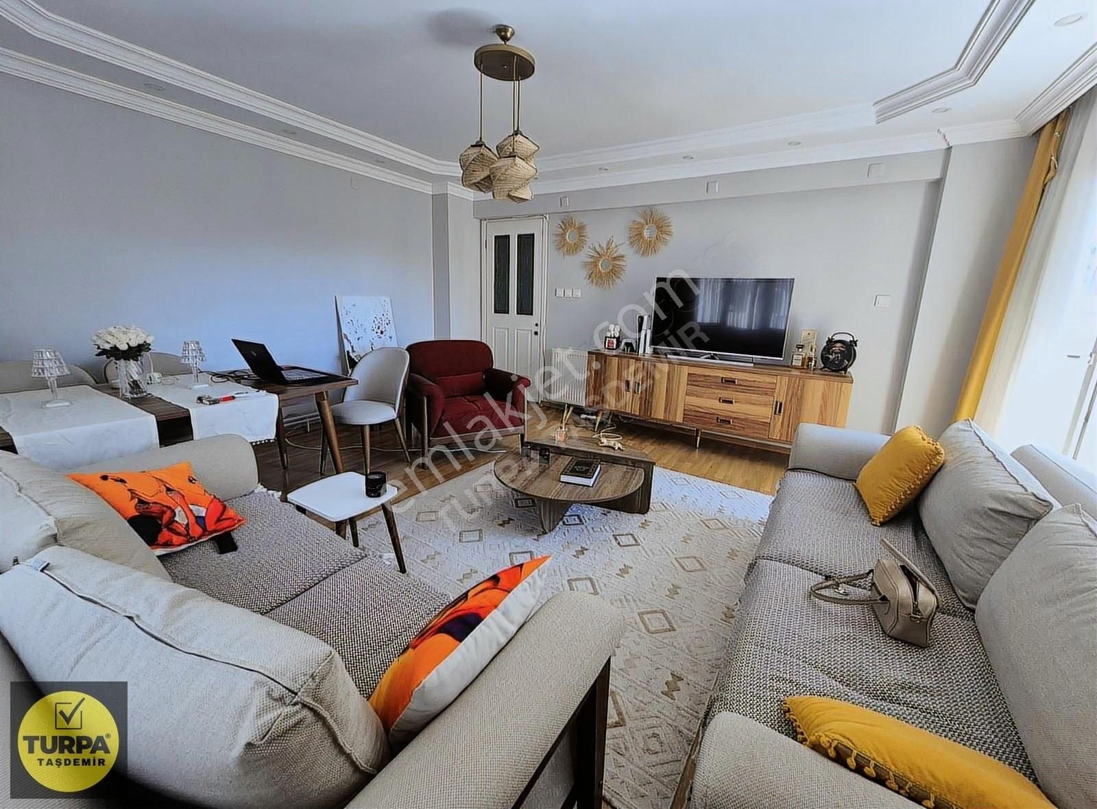 Bornova Özkanlar Gürmar Yakını Satılık 3+1 Arakat Bakımlı Daire