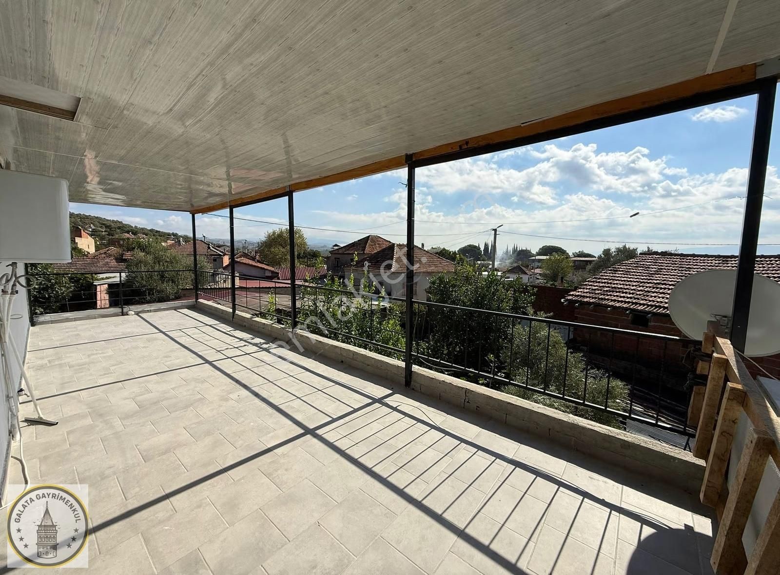 Galata,dan Germencik Balatçık Mah De 320 M² 4+1 Müstakil Köy Evi